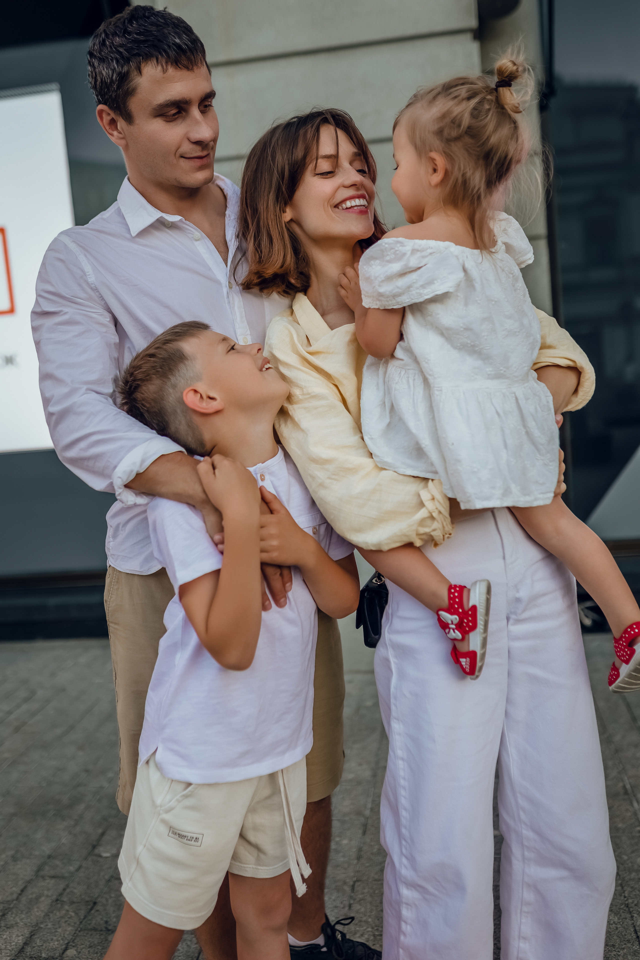 Семейная городская прогулка. Фотограф Владимир Москва