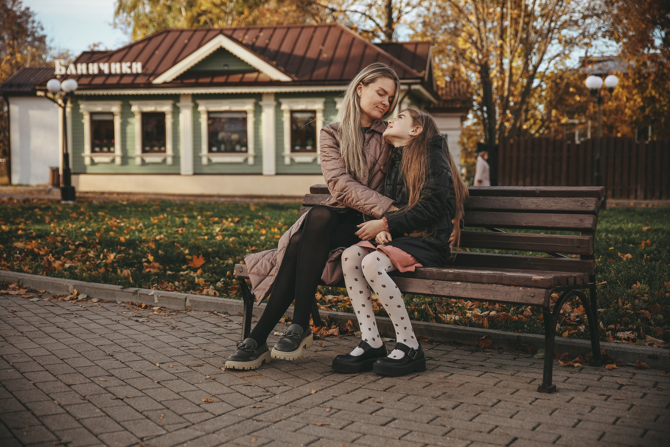 Семейная фотосессия во Владимире фотосессия в городе мама и дочка. Фотограф Владимир Москва
