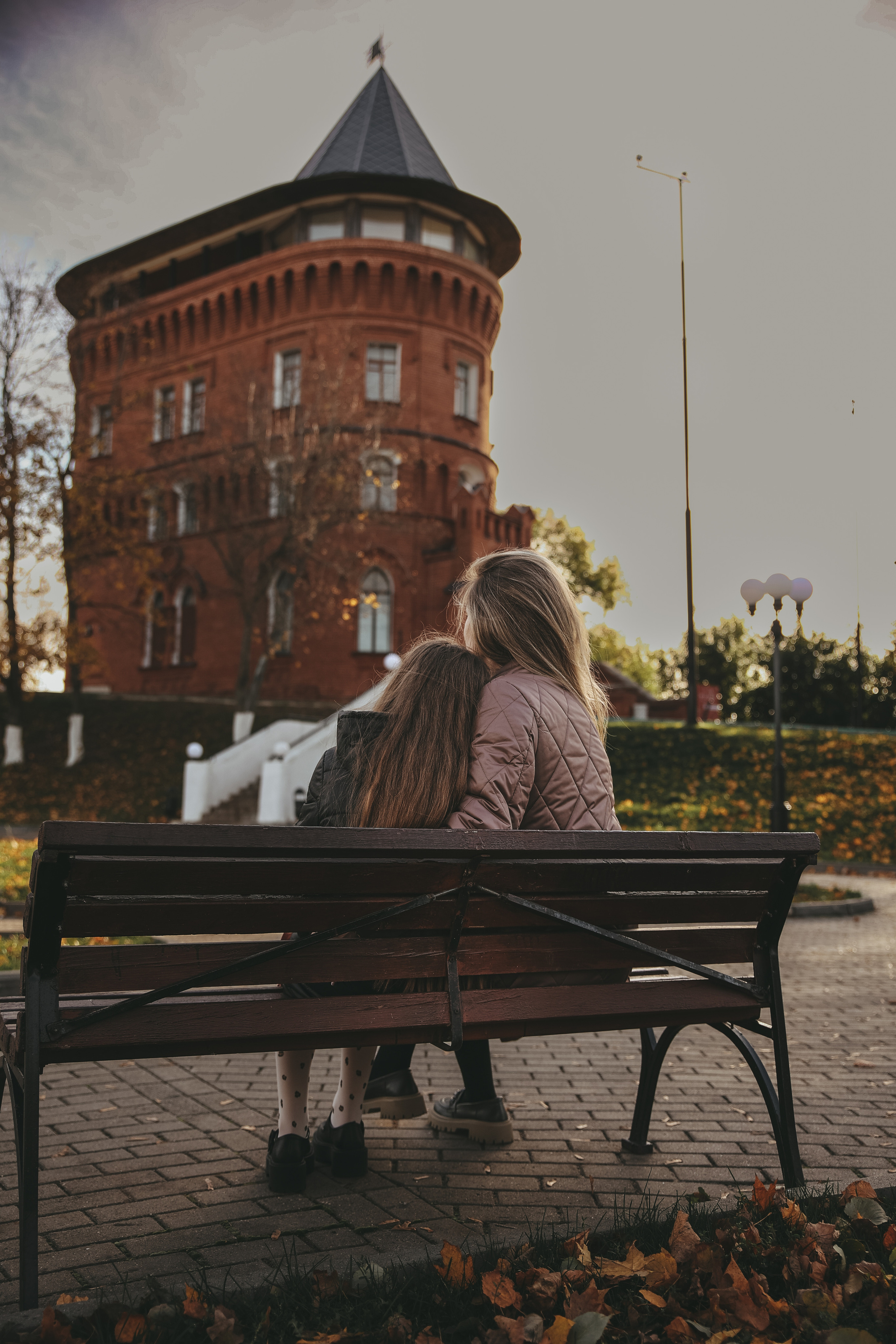 Семейная фотосессия во Владимире фотосессия в городе мама и дочка. Фотограф Владимир Москва