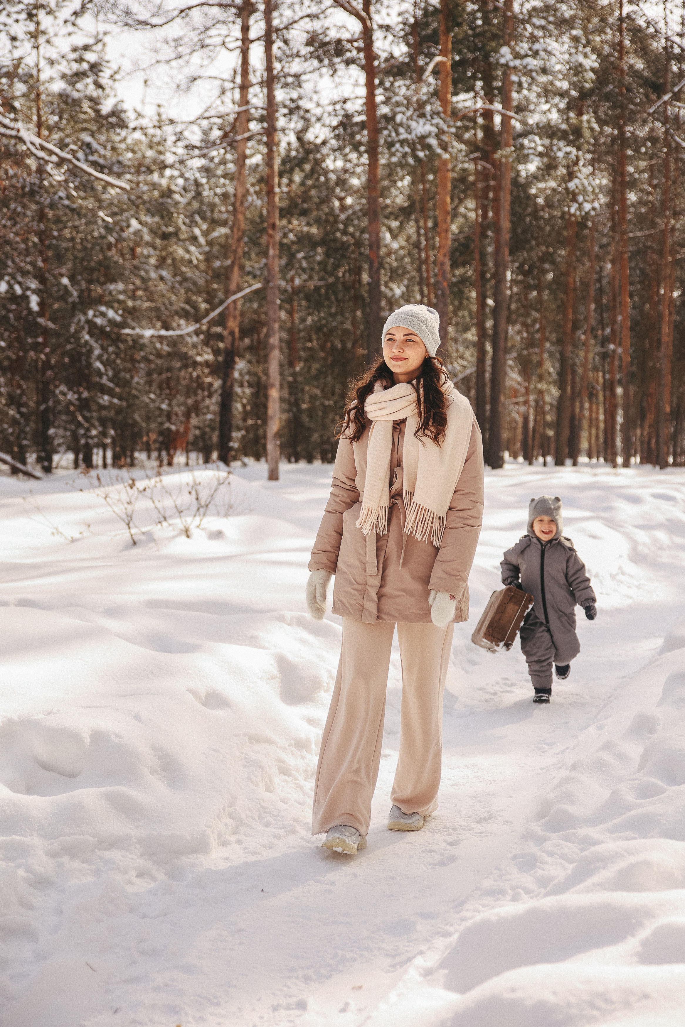 Зимняя прогулка с чемоданом. Катя и Марк. Фотограф Владимир Москва