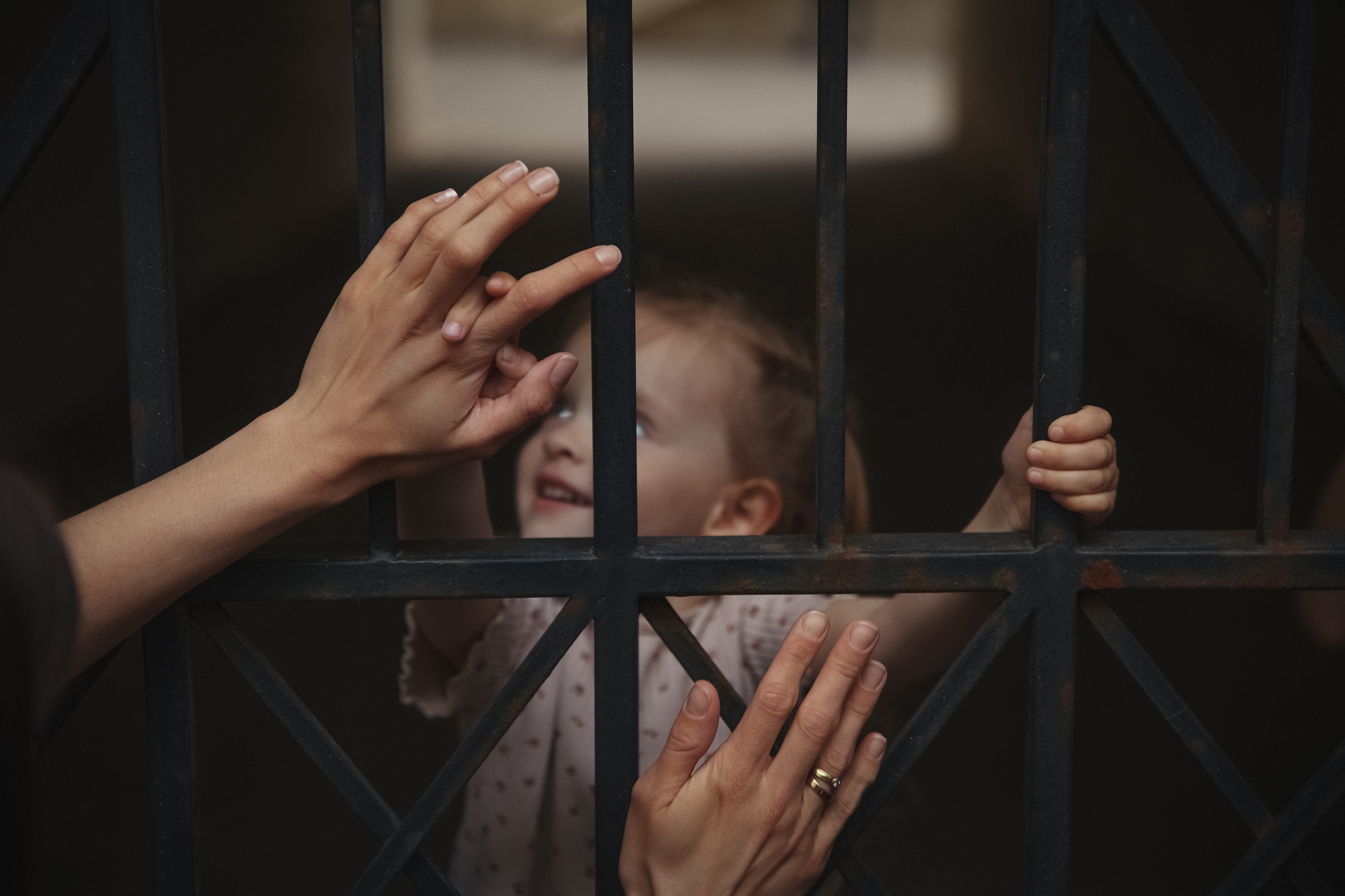 Семейная фотосессия в Москве фотосессия в городе мама и дочка. Фотограф Владимир Москва