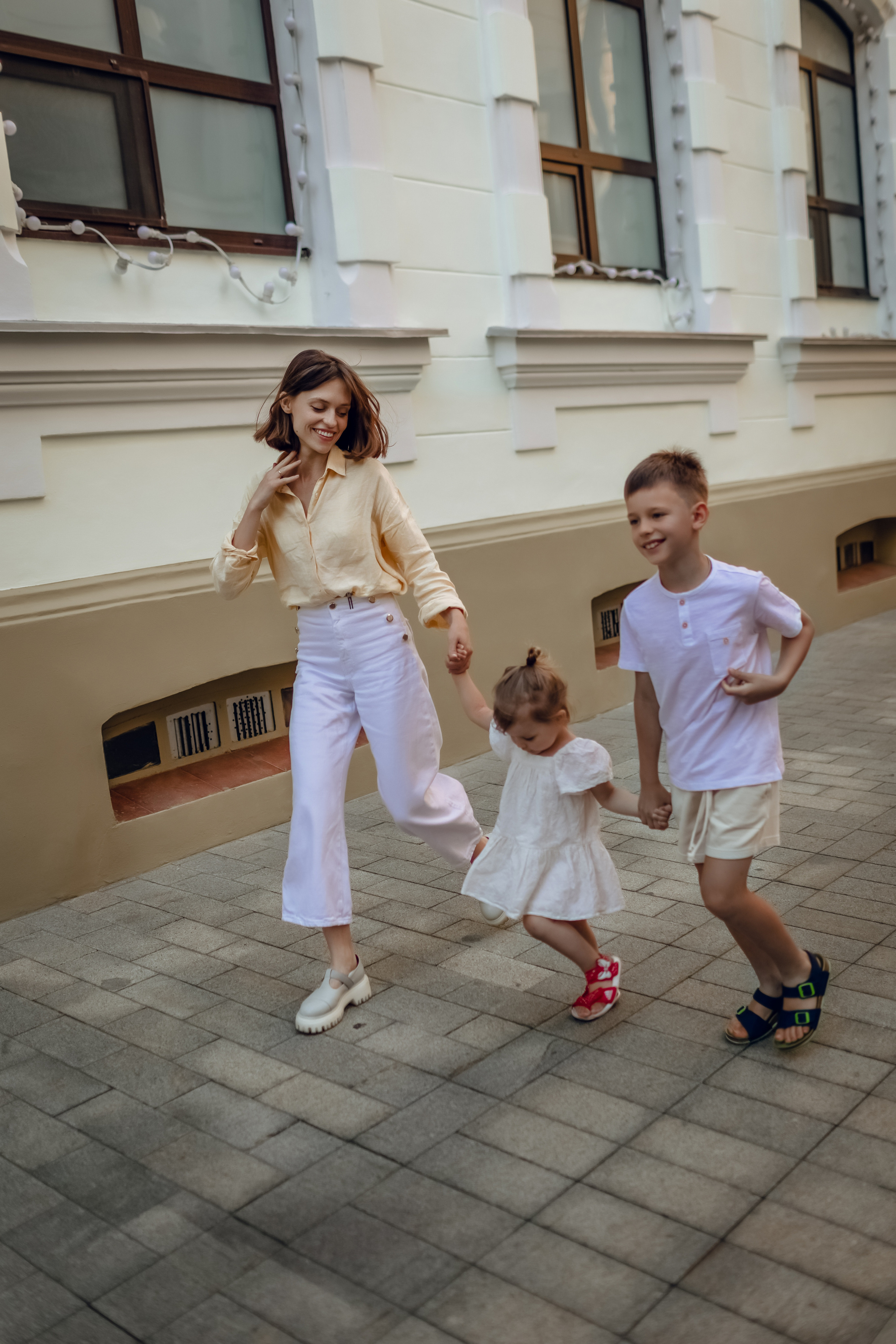 Семейная городская прогулка. Фотограф Владимир Москва