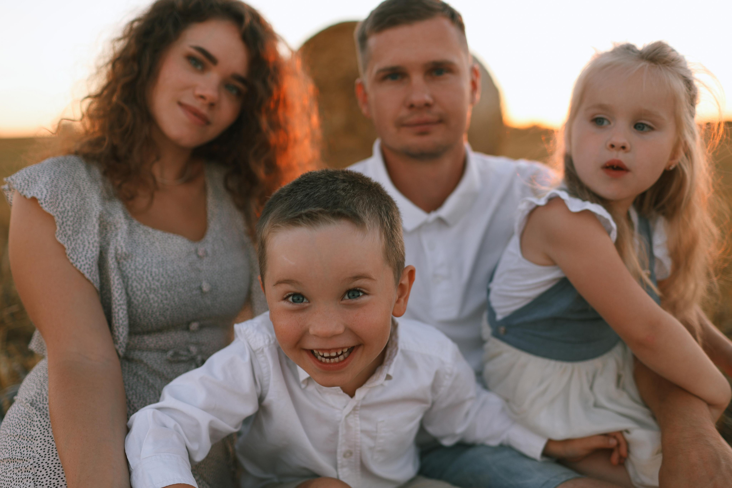 Фотосессия в поле семейная фотосессия Владимир. Фотограф Владимир Москва