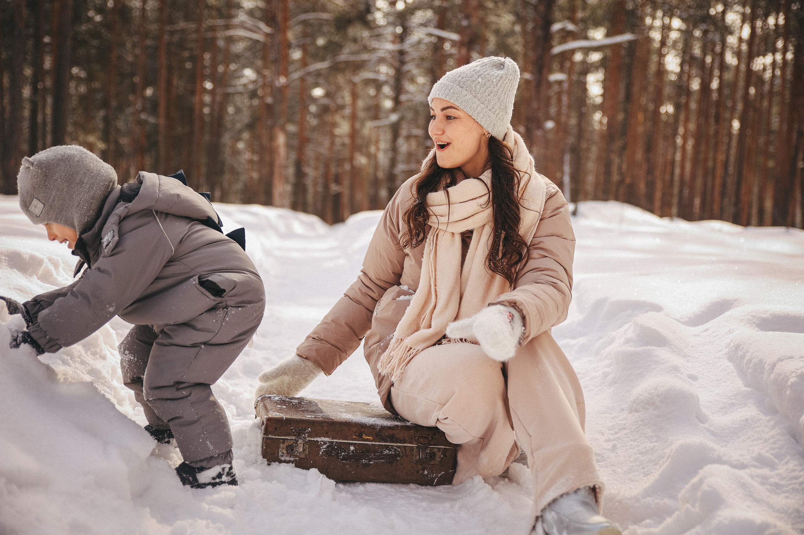 Зимняя прогулка с чемоданом. Катя и Марк. Фотограф Владимир Москва
