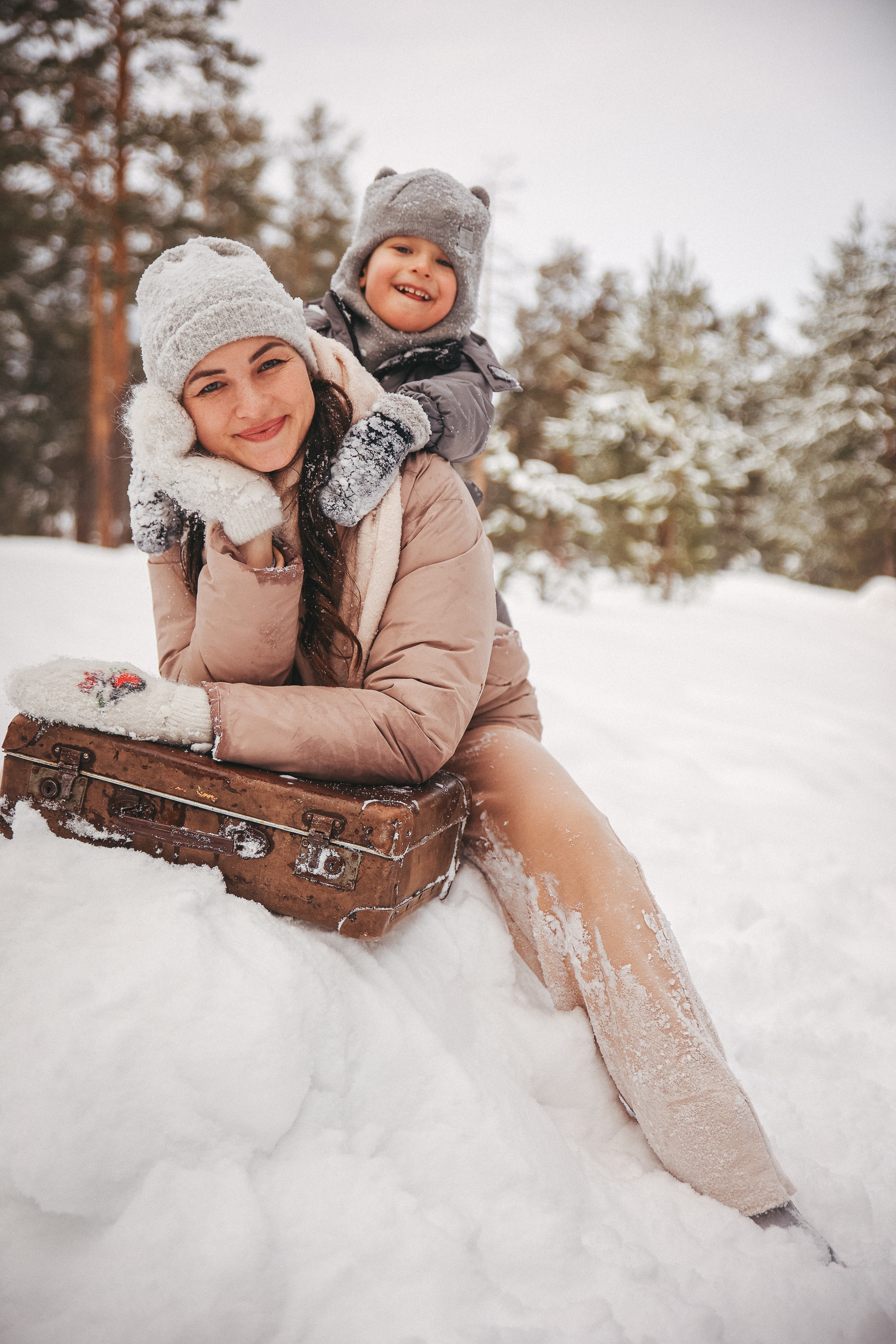 Зимняя прогулка с чемоданом. Катя и Марк. Фотограф Владимир Москва