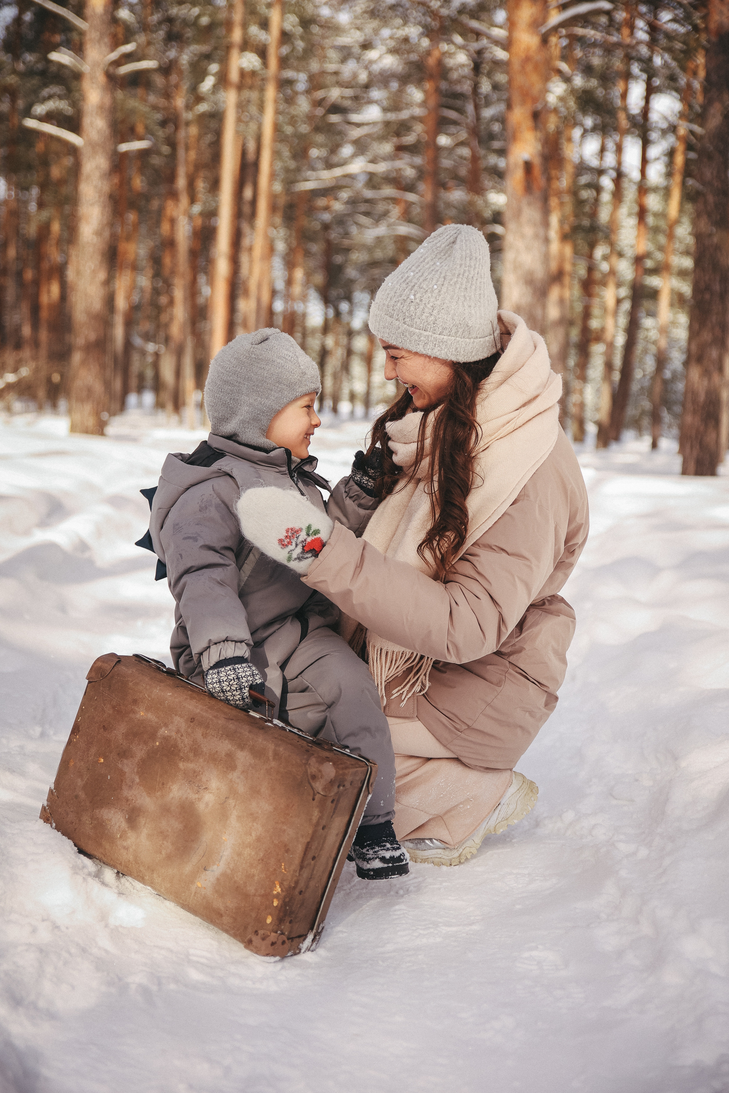 Зимняя прогулка с чемоданом. Катя и Марк. Фотограф Владимир Москва