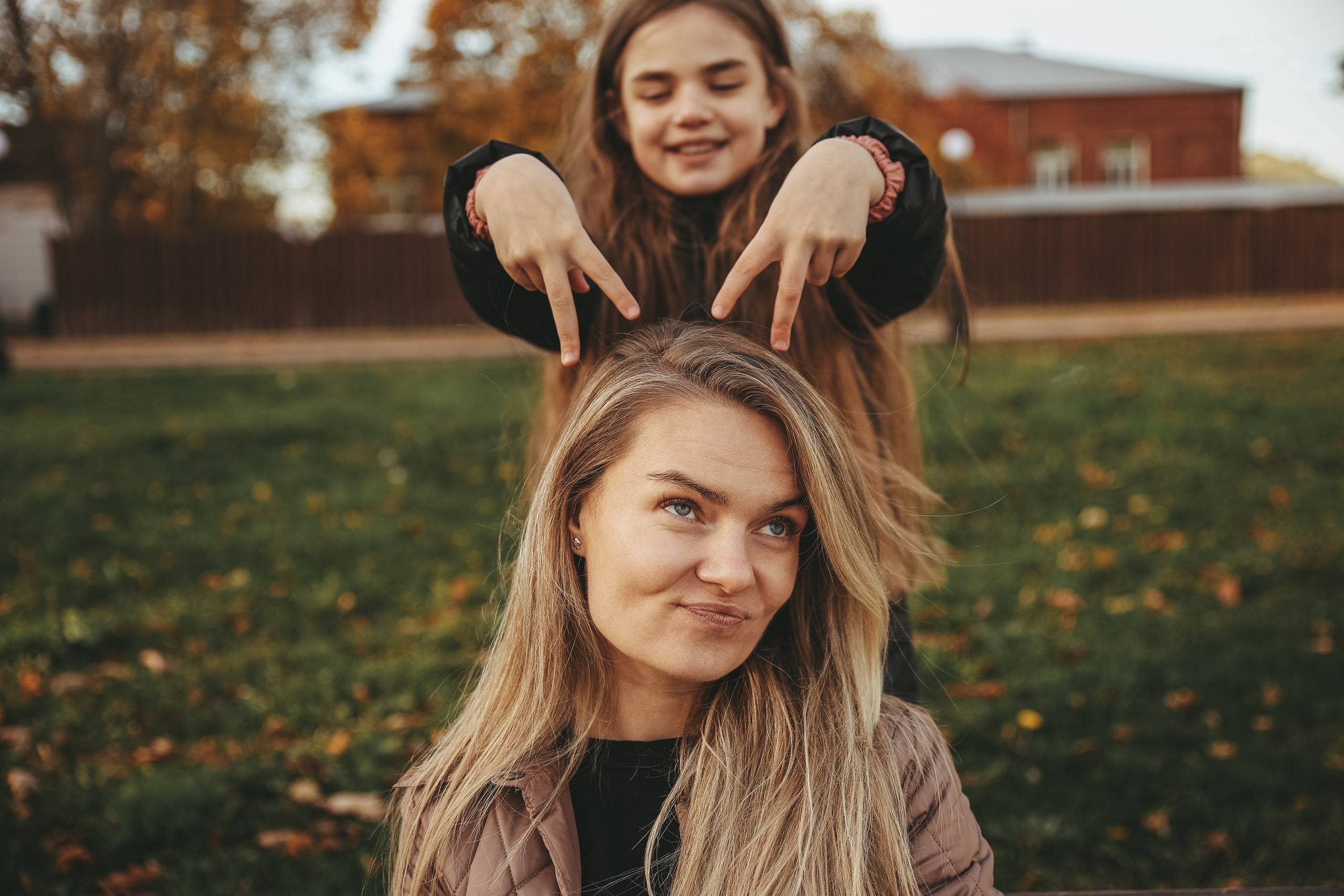 Семейная фотосессия во Владимире фотосессия в городе мама и дочка. Фотограф Владимир Москва