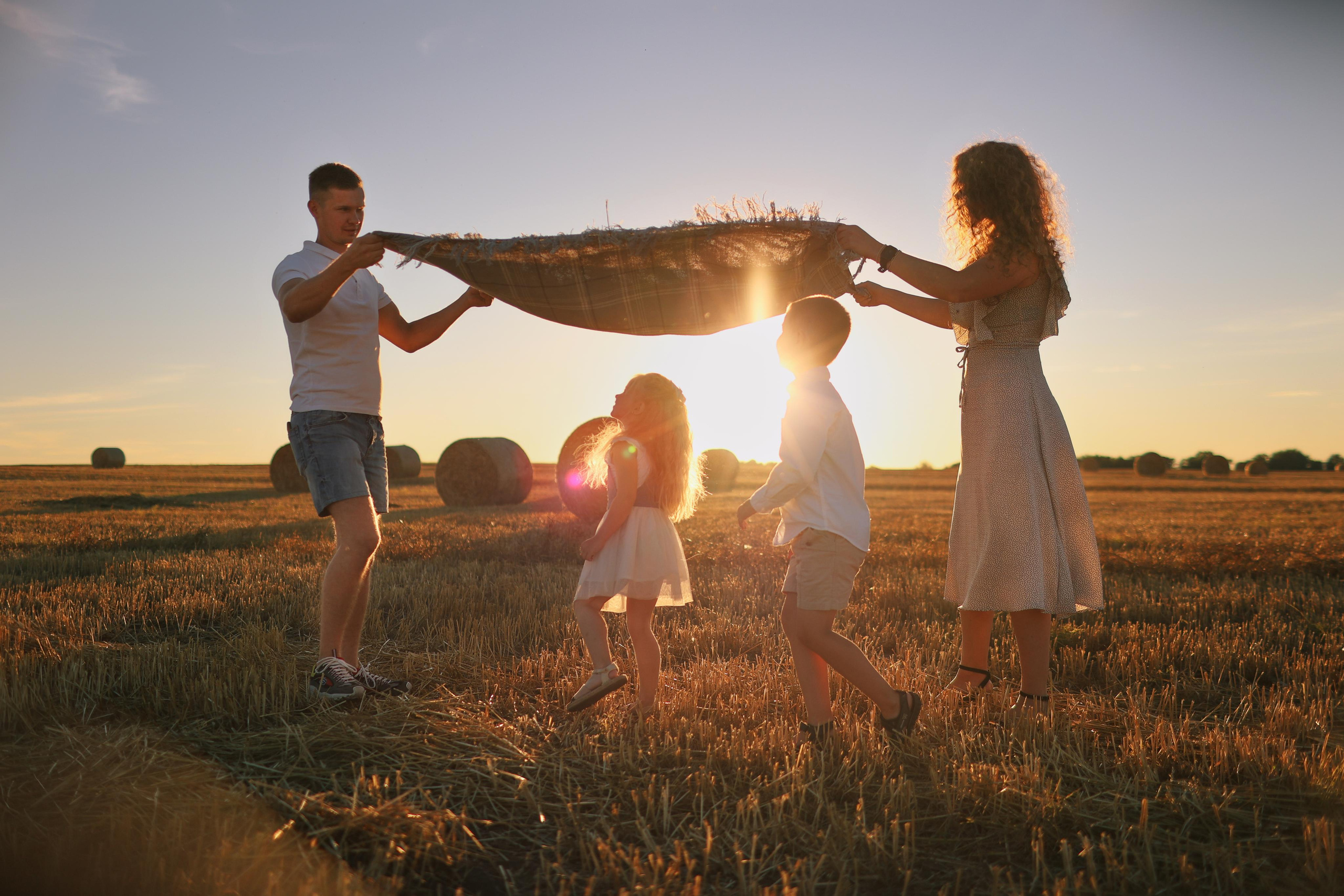 Фотосессия в поле семейная фотосессия Владимир. Фотограф Владимир Москва