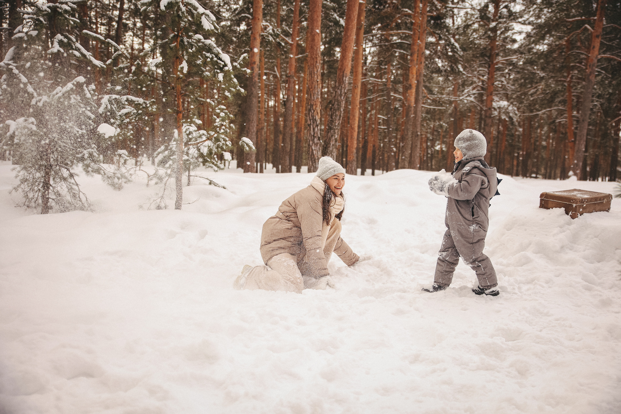 Зимняя прогулка с чемоданом. Катя и Марк. Фотограф Владимир Москва