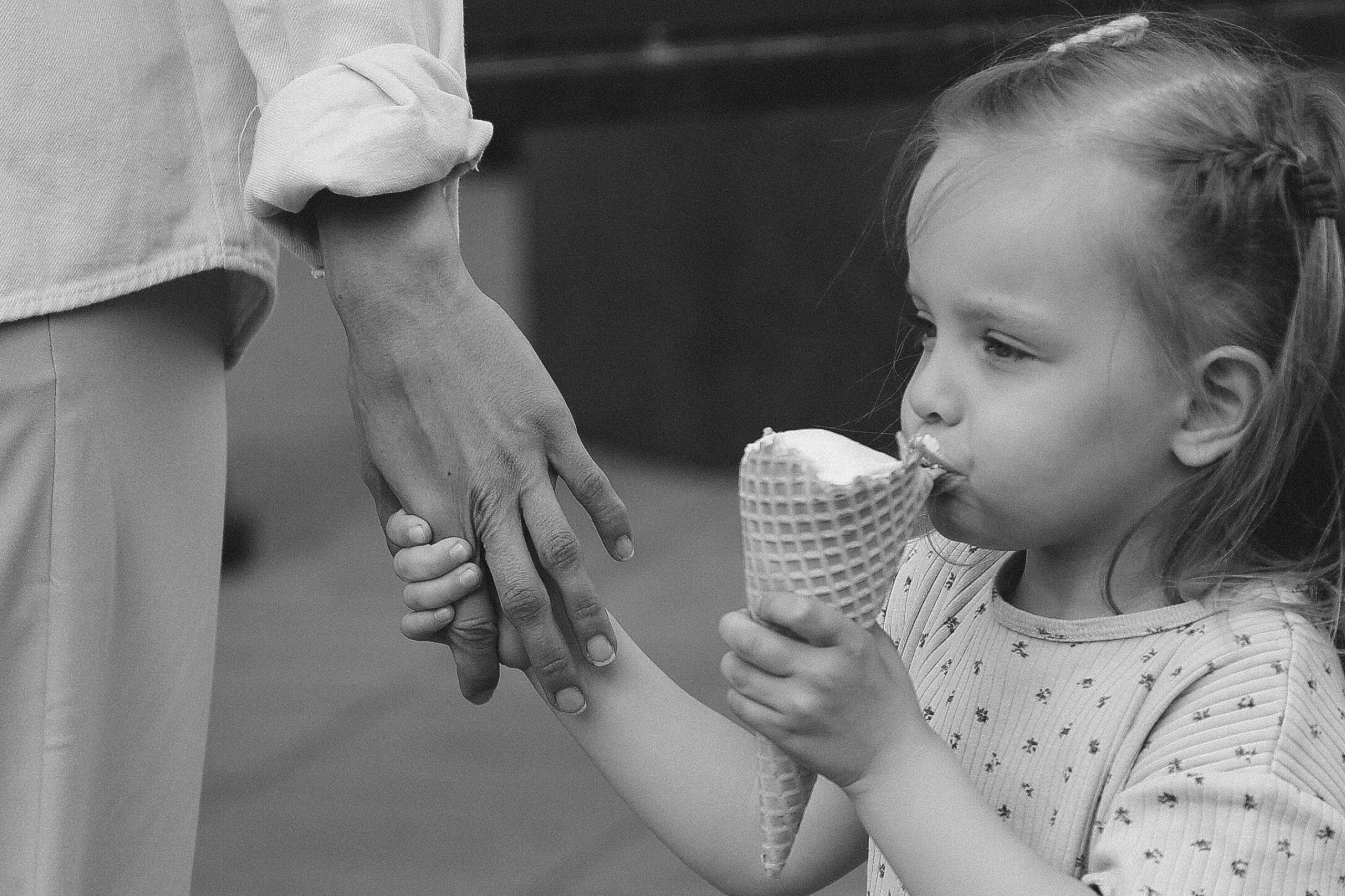 Семейная фотосессия в Москве фотосессия в городе мама и дочка. Фотограф Владимир Москва