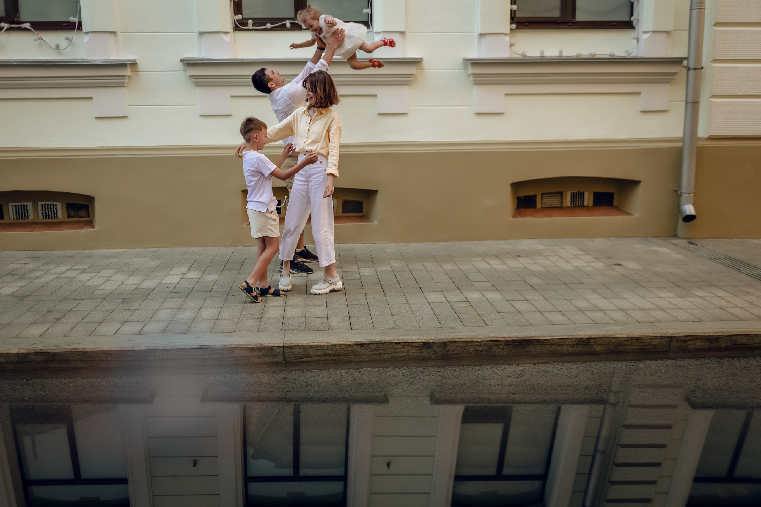 Семейная городская прогулка. Фотограф Владимир Москва