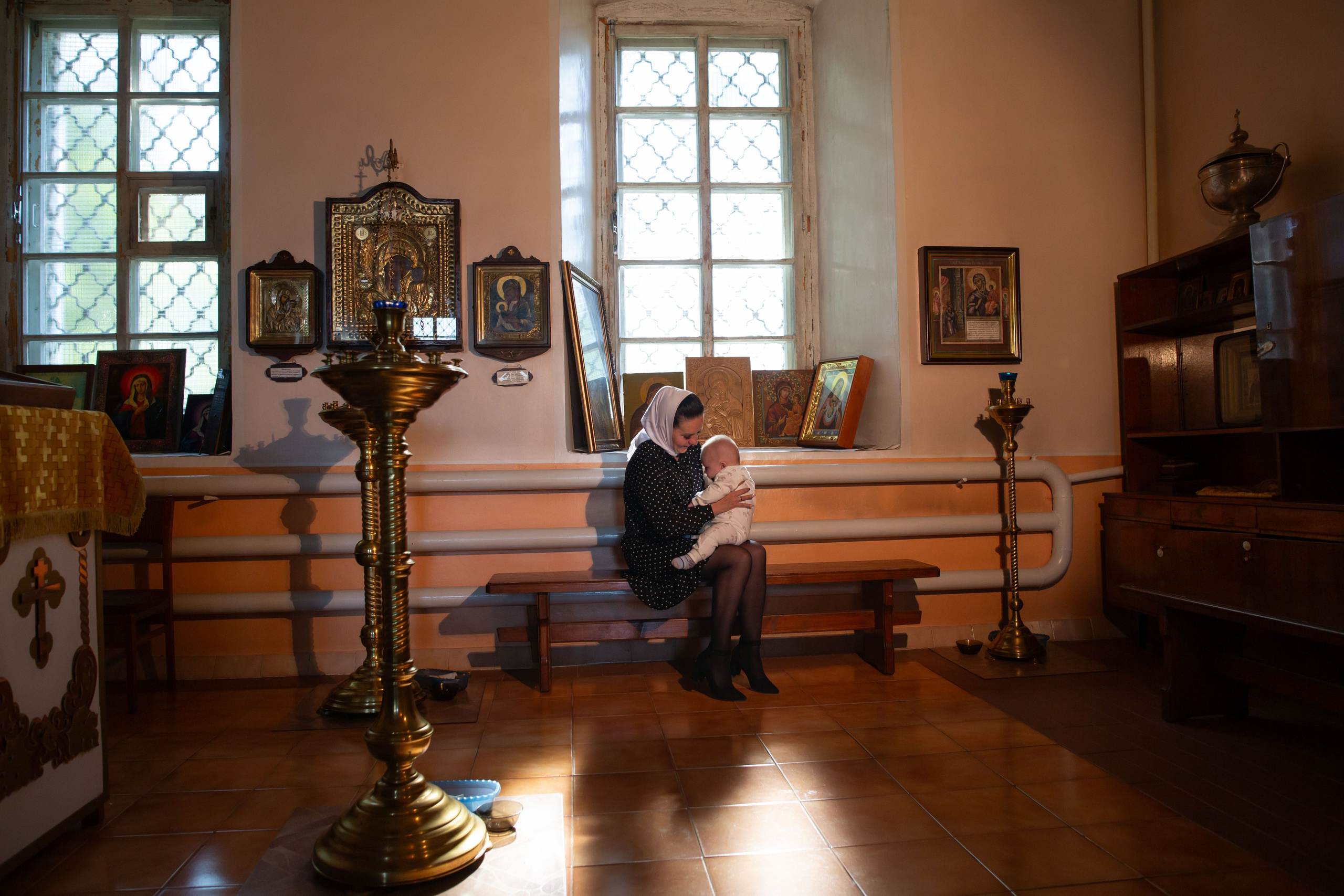 Крещение двух братьев. Храм Успения Пресвятой Богородицы. Семейный и детский фотограф Анна Петракова