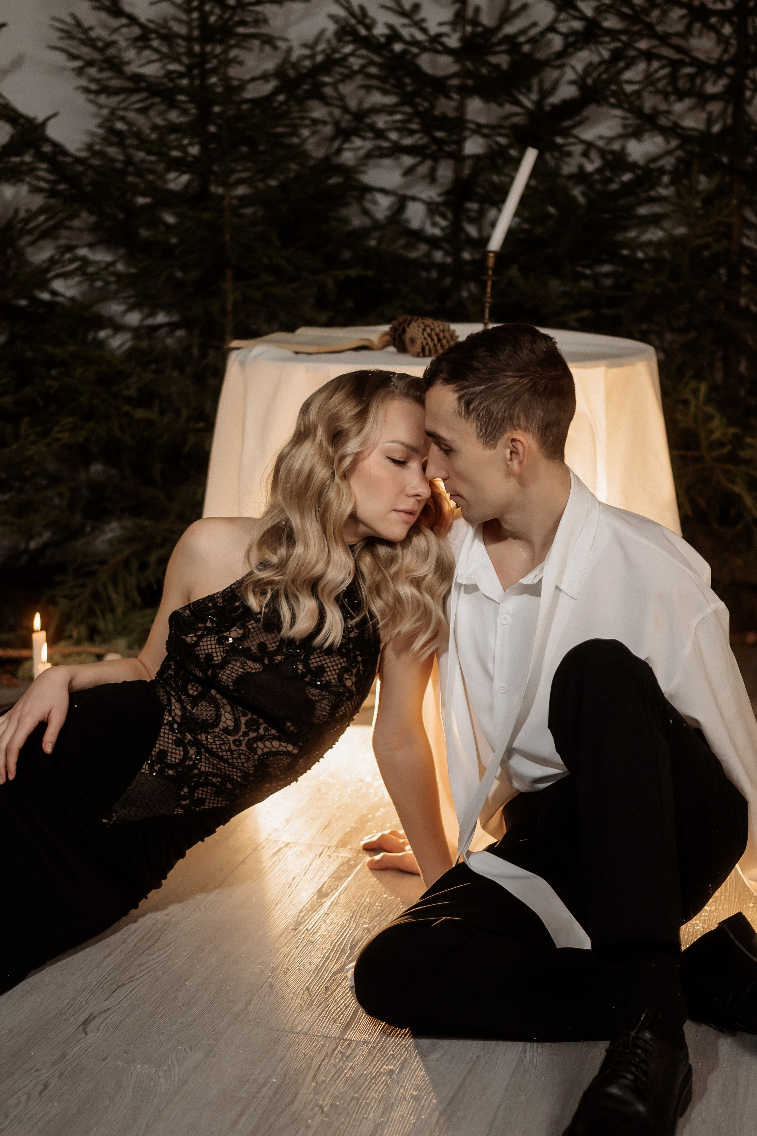 [… under winter firs]. Фотограф в Архангельске