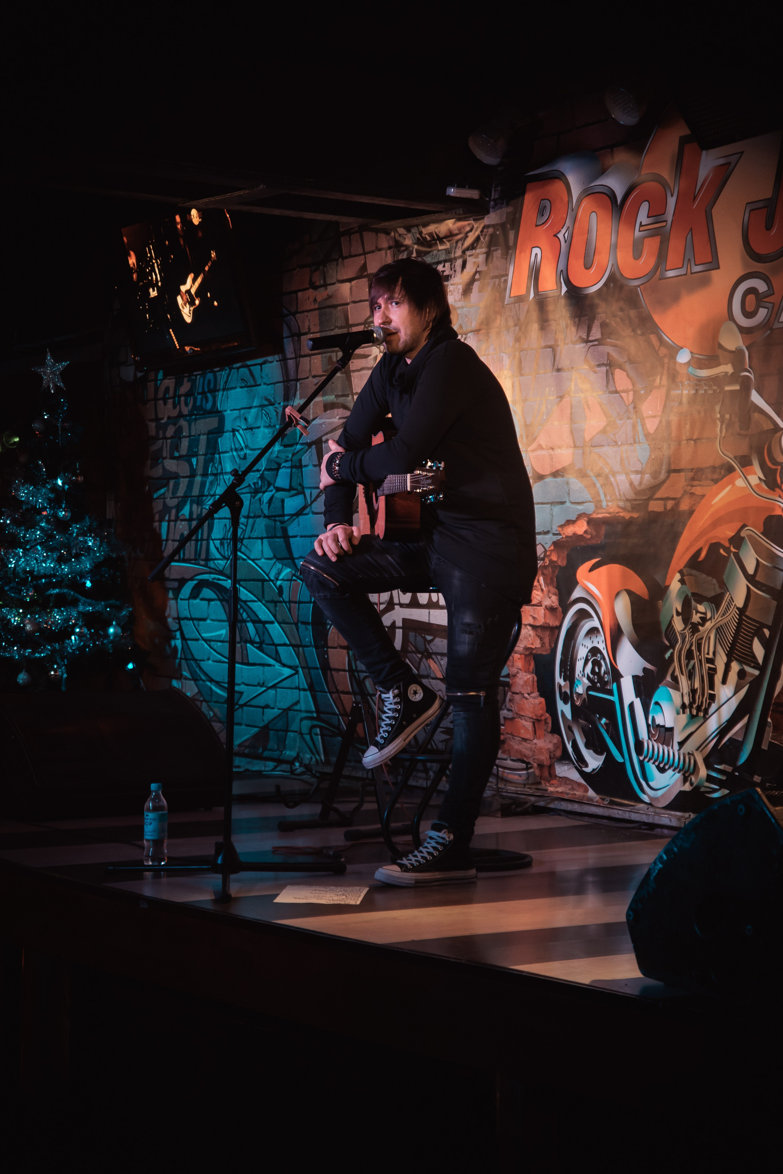 Денис Михайлов, гр.Обе-рек, Рок-джаз кафе, 14.12.2025. Фотограф Регина Крикунова г. Красноярск