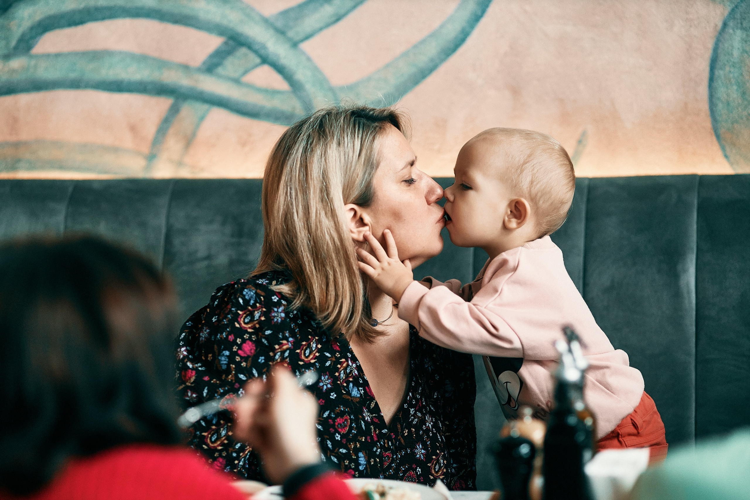 Семейный завтрак. Семейный и репортажной фотограф в Красноярске и Москве Виктор Бабинцев