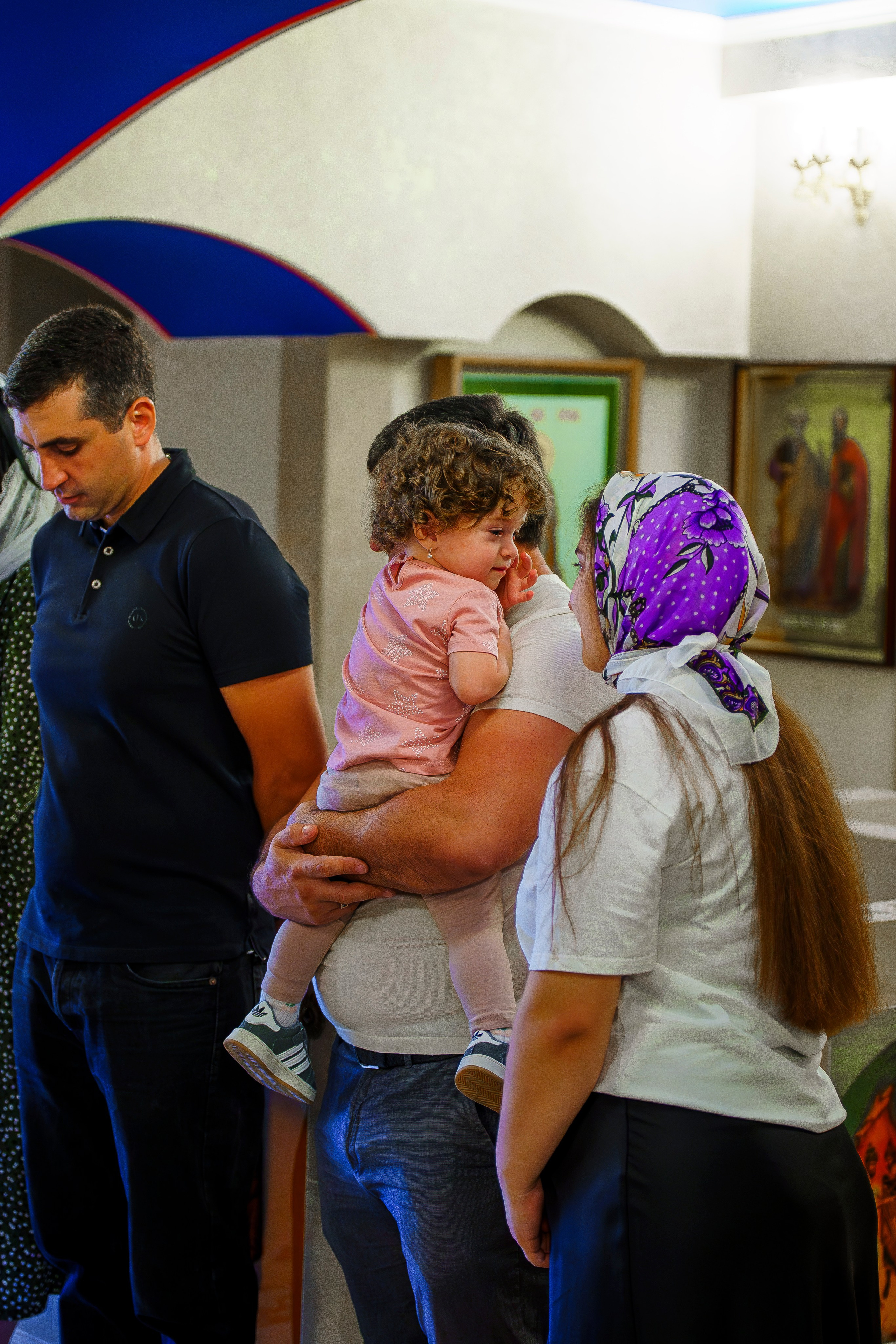 Обряд крещения детей в церкве или храме Адлера. Фотограф видеограф Геннадий Янбаев в Сочи, Краснодаре