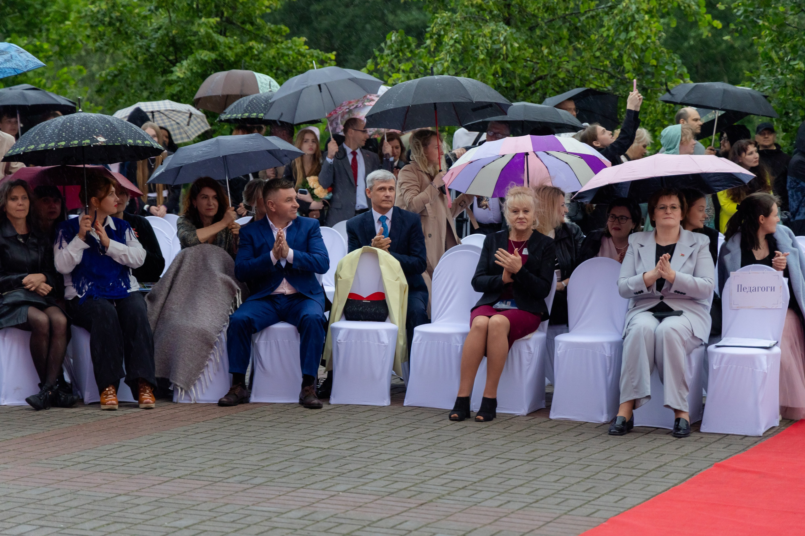 Школьный выпускной 2025 год в Минске, Беларуси. Свадебный фотограф в Минске/Беларуси Сергей Спиридонов