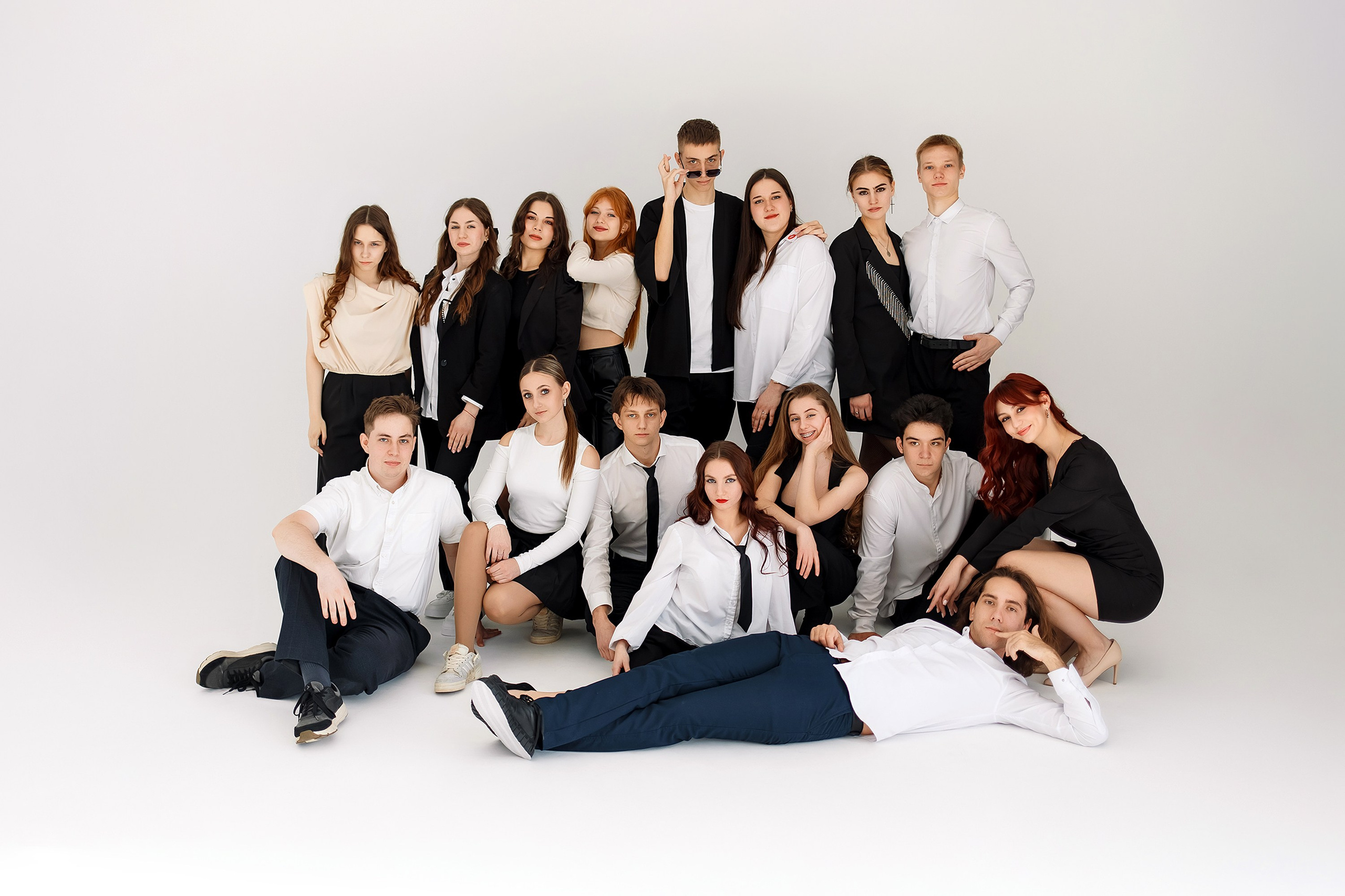 11 класс съемка на циклораме. Фотограф Любовь Корниенко, Примоский край