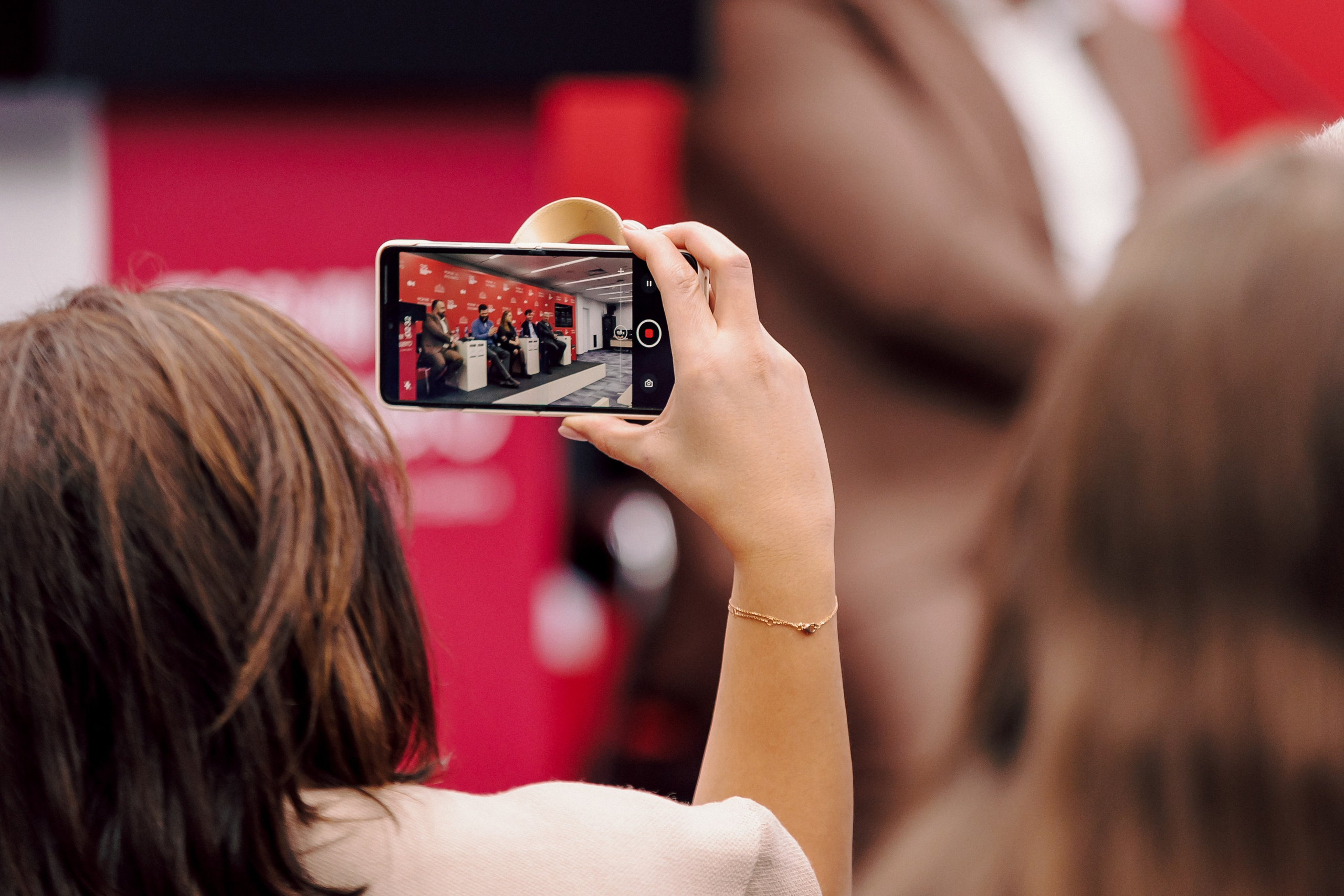 СКБ Контур — Форум будущего — Деловая программа. Лёшка Варзегов — фотограф