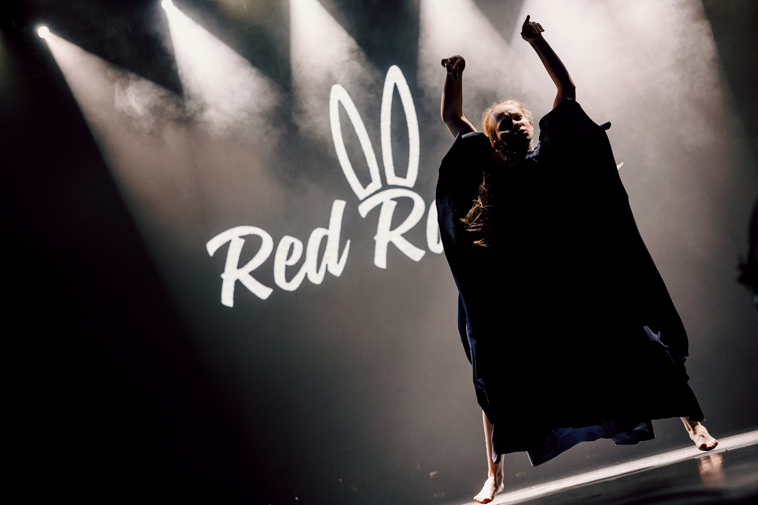 Отчётный концерт танцевальной школы «Red Rabbits» 2025. Лёшка Варзегов — фотограф