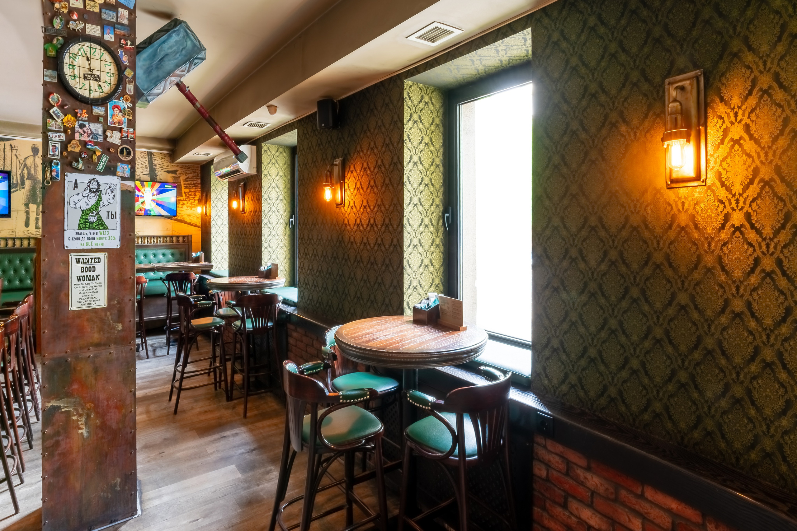 Алматы, William Lawson's 13 — легендарный паб, открытый в 2015 году, ставший вторым домом для многих алматинцев, Алматы, июнь 2024. Интерьерный фотограф Алматы