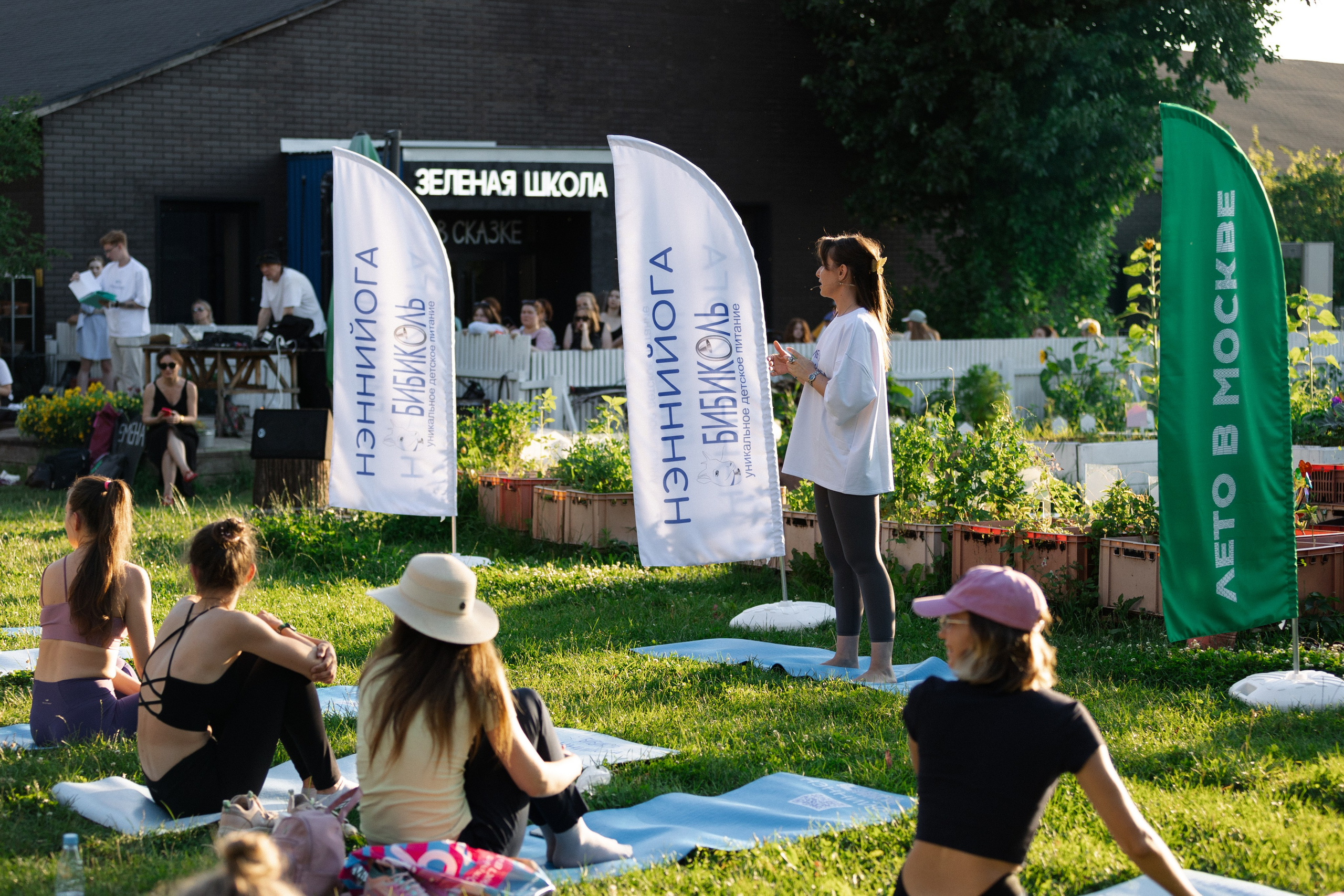 Нэннийога в парке горького. Репортажный фотограф. Свадебный фотограф в Москве Мария Крош