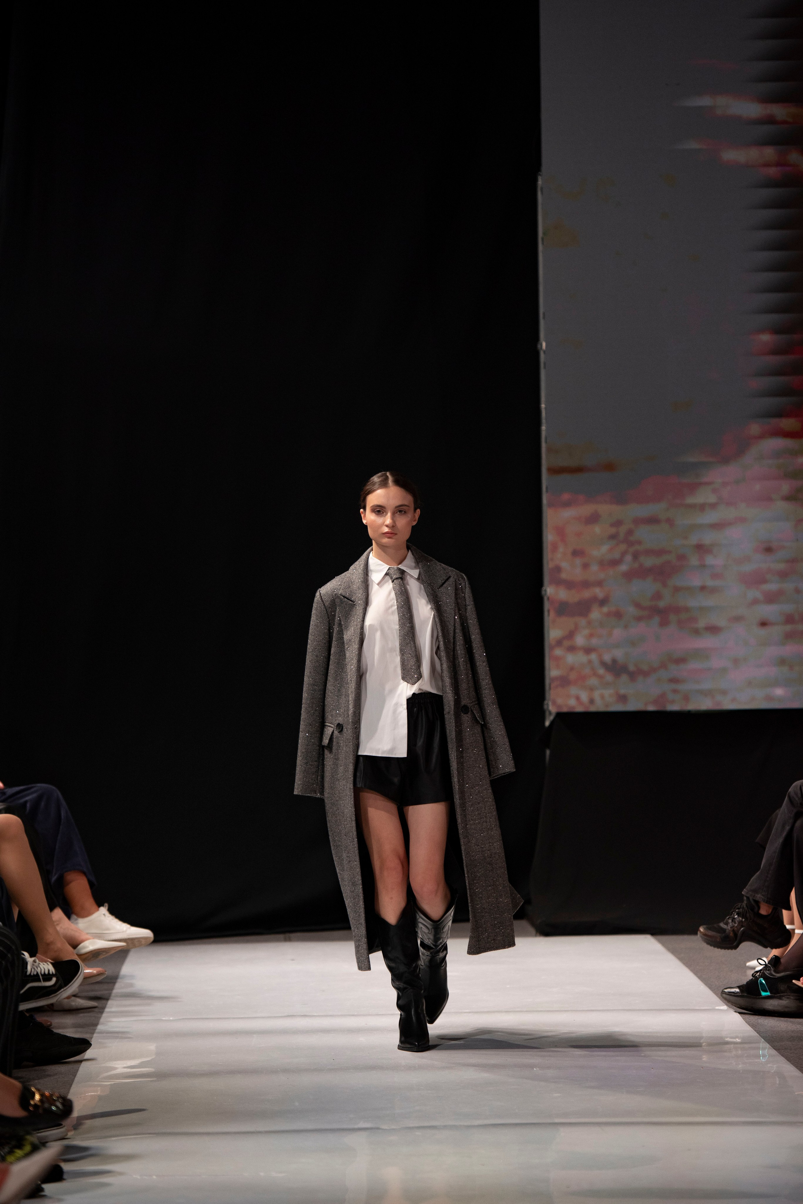 Фотограф на модельный показ. Свадебный, семейный, фэшн фотограф, школьный фотограф в Сочи