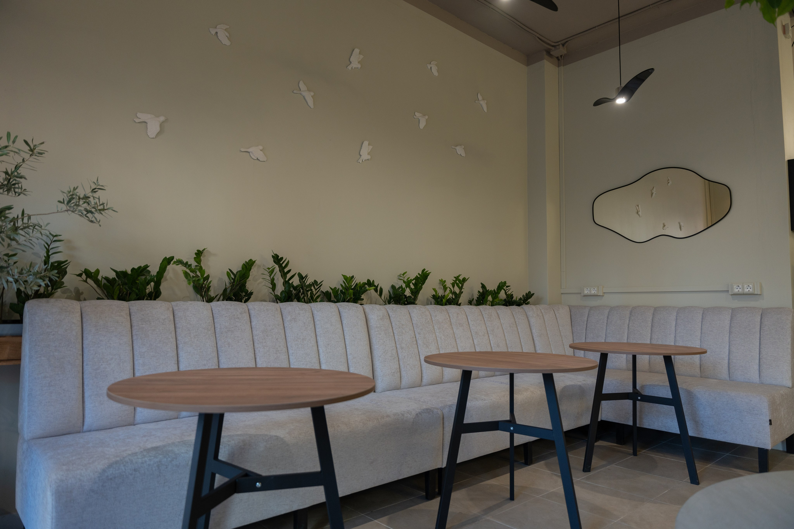 Интерьерная фотосъемка кофейни Love and Coffee — уютное место в Краснодаре Профессиональная фотосъемка интерьера кофейни в Краснодаре — Love. Шедевры для Вас! Фотограф и Видеограф в Краснодаре Пахиев Руслан