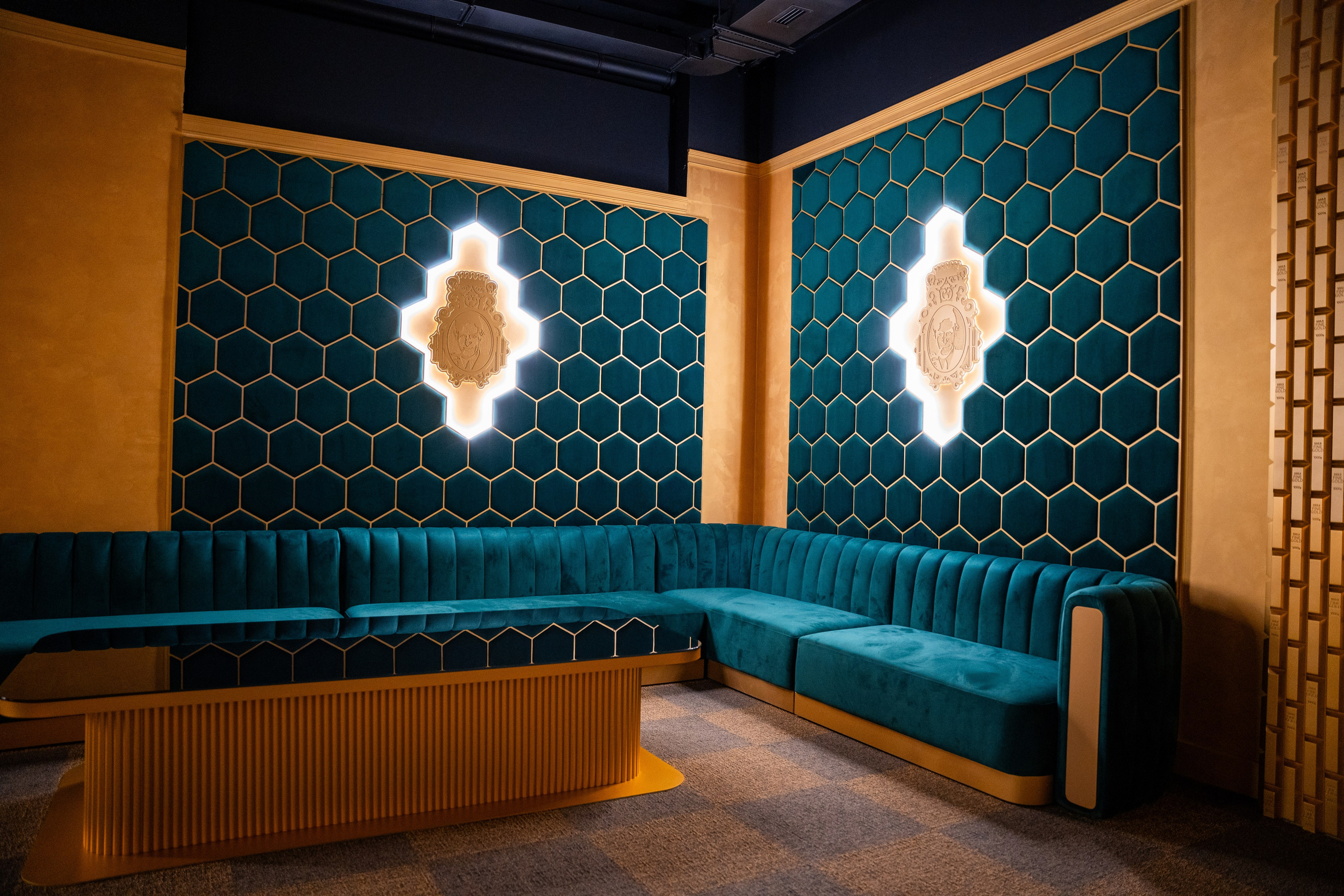 Фотосъемка интерьера стриптиз-клуба Hefner — элитный клуб Краснодара. Интерьерная фотосъемка клуба Hefner в Краснодаре — профессионально. Шедевры для Вас! Фотограф и Видеограф в Краснодаре Пахиев Руслан