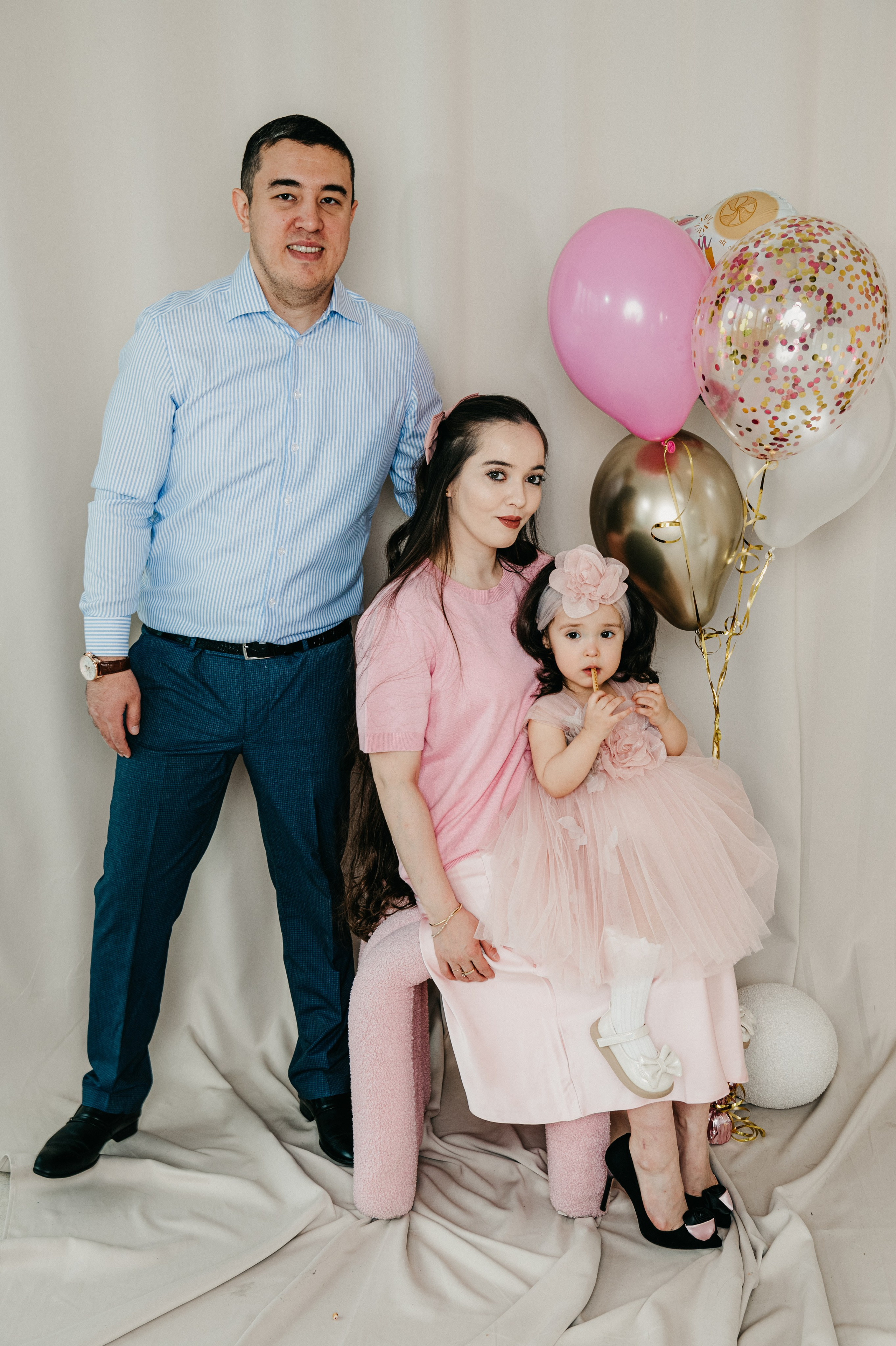 Майя с семьей. Фотограф на выписку из роддома в Москве и МО