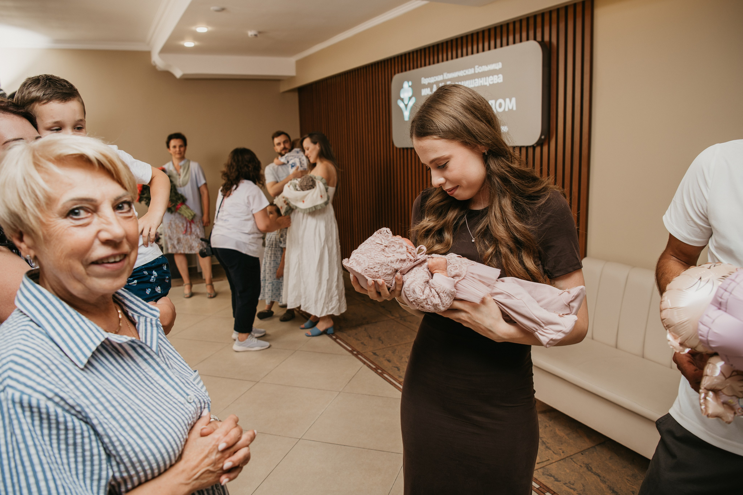 Выписка Ариночки. Ерамишанцква. Фотограф на выписку из роддома в Москве и МО