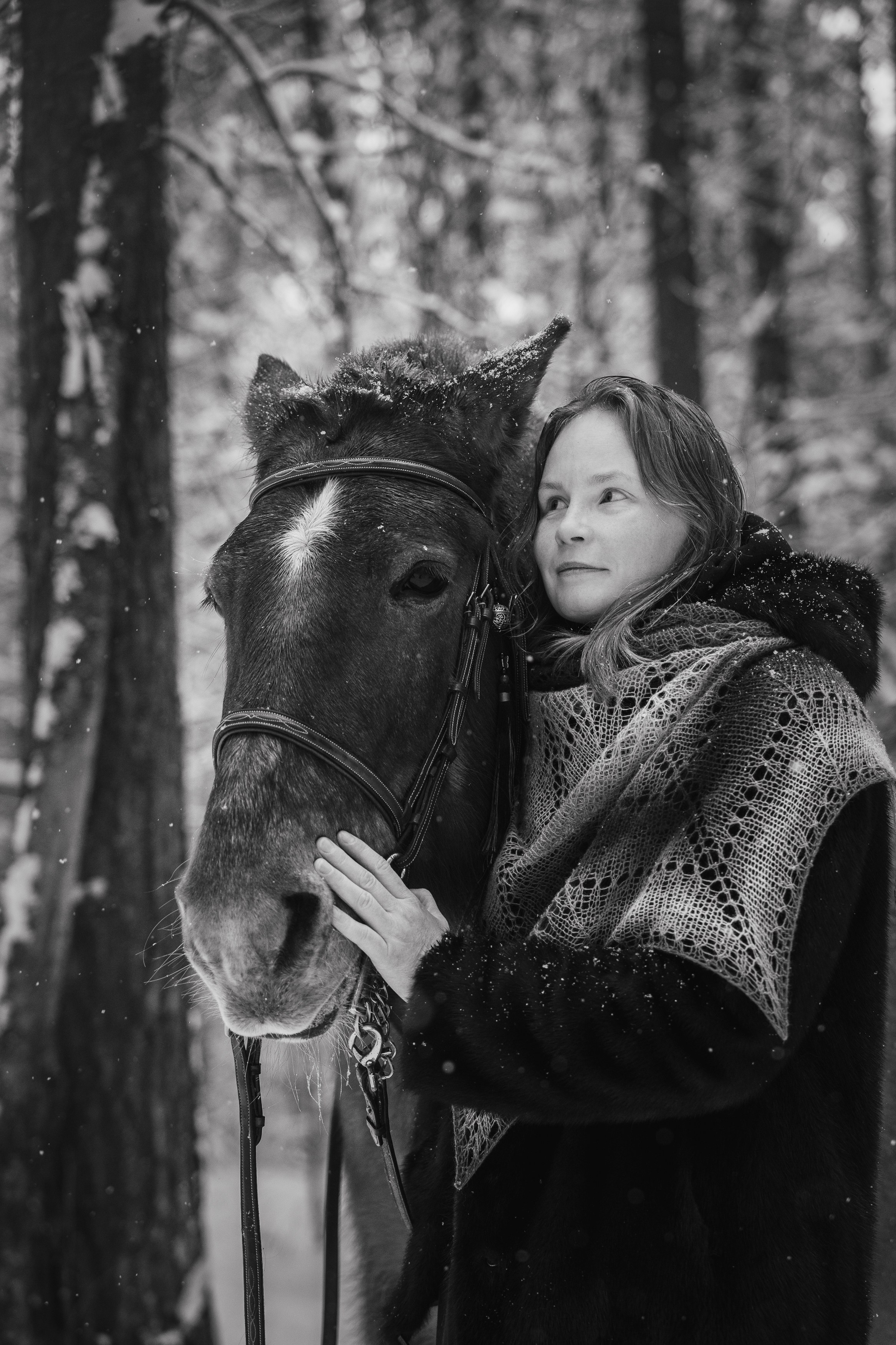 Зимняя фотосессия в лесу. Портретный фотограф Олеся Владимирова в Москве