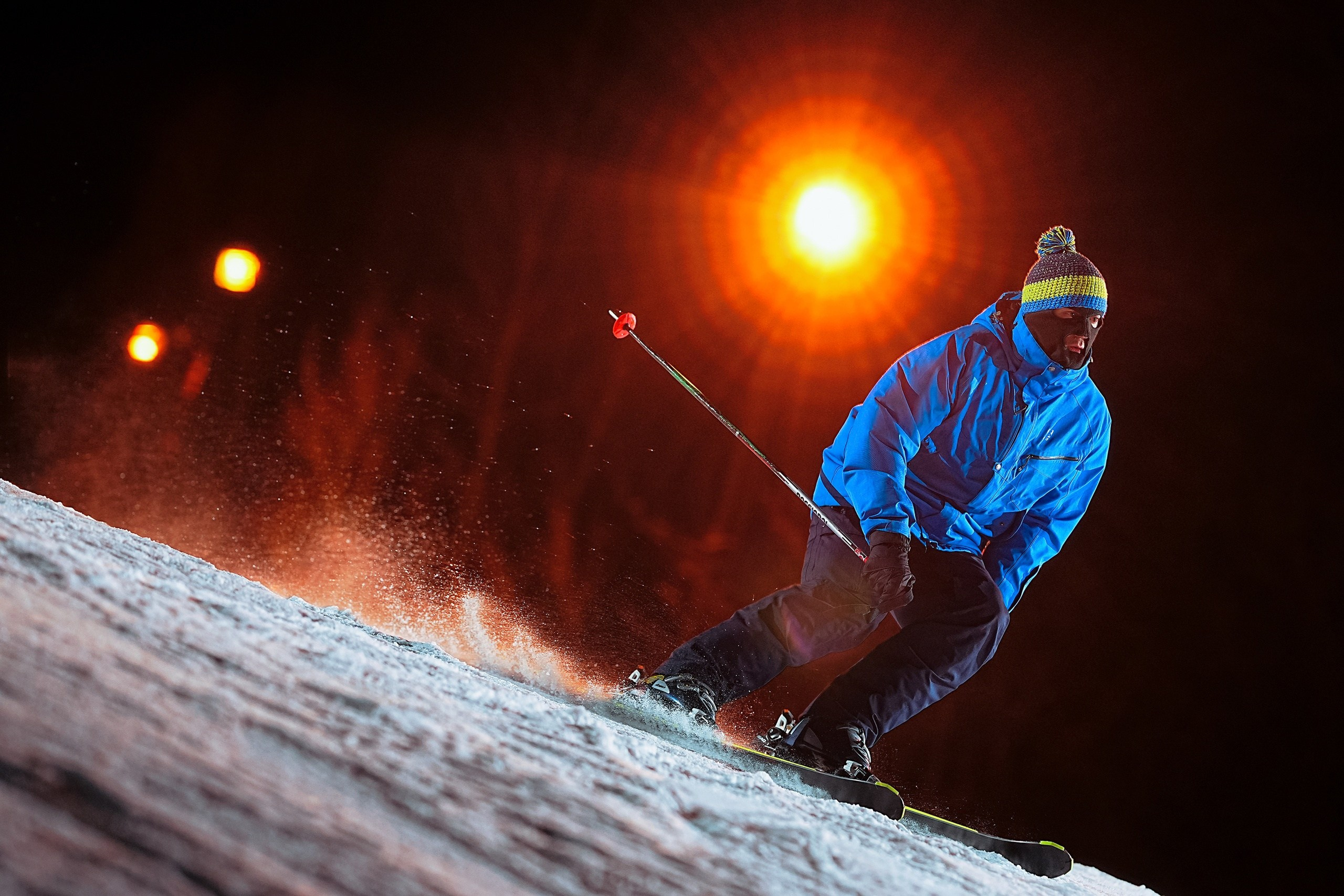 Вечерняя съёмка на склонах с использованием внешних вспышек. Фотограф Студитский Евгений
