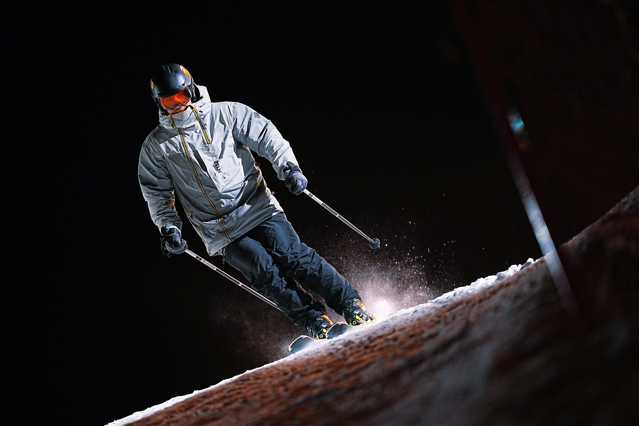 Вечерняя съёмка на склонах с использованием внешних вспышек. Фотограф Студитский Евгений