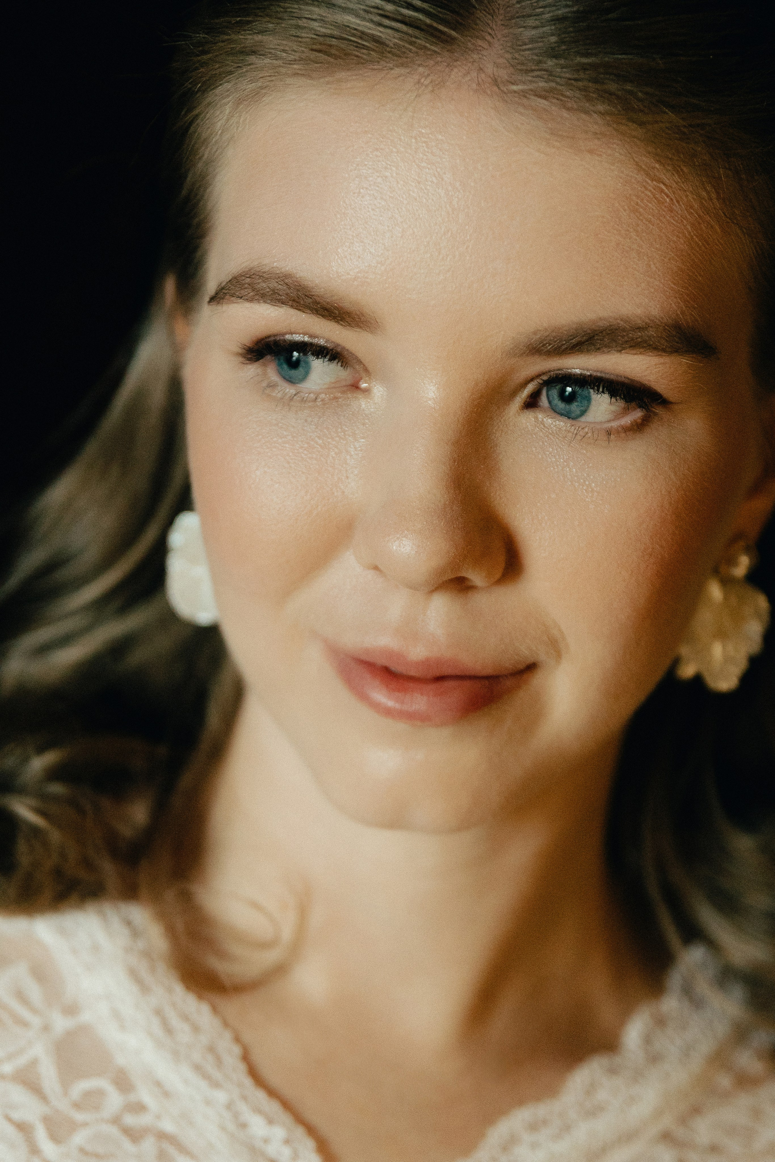 Артур и Даша, сборы в отеле Soluxe и роспись на ВДНХ. Свадебный и портретный фотограф в Москве Кристина Золотова