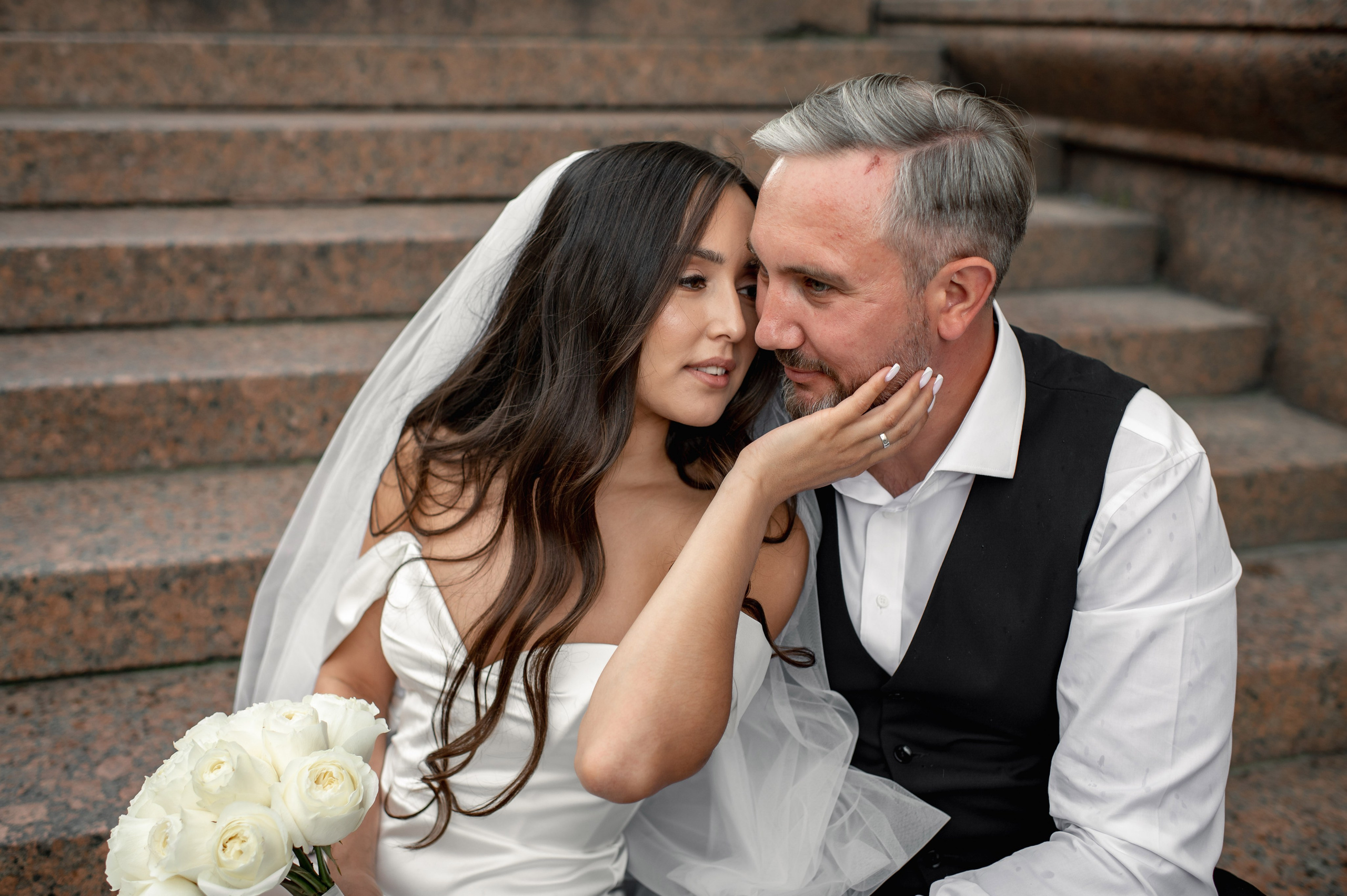 Классическая свадебная фотосессия Аины и Антона по самым красивым местам для свадебной прогулки в Санкт-Петербурге. Портретный, семейный и свадебный фотограф в Санкт-Петербурге и в Пушкине Ширяев Денис