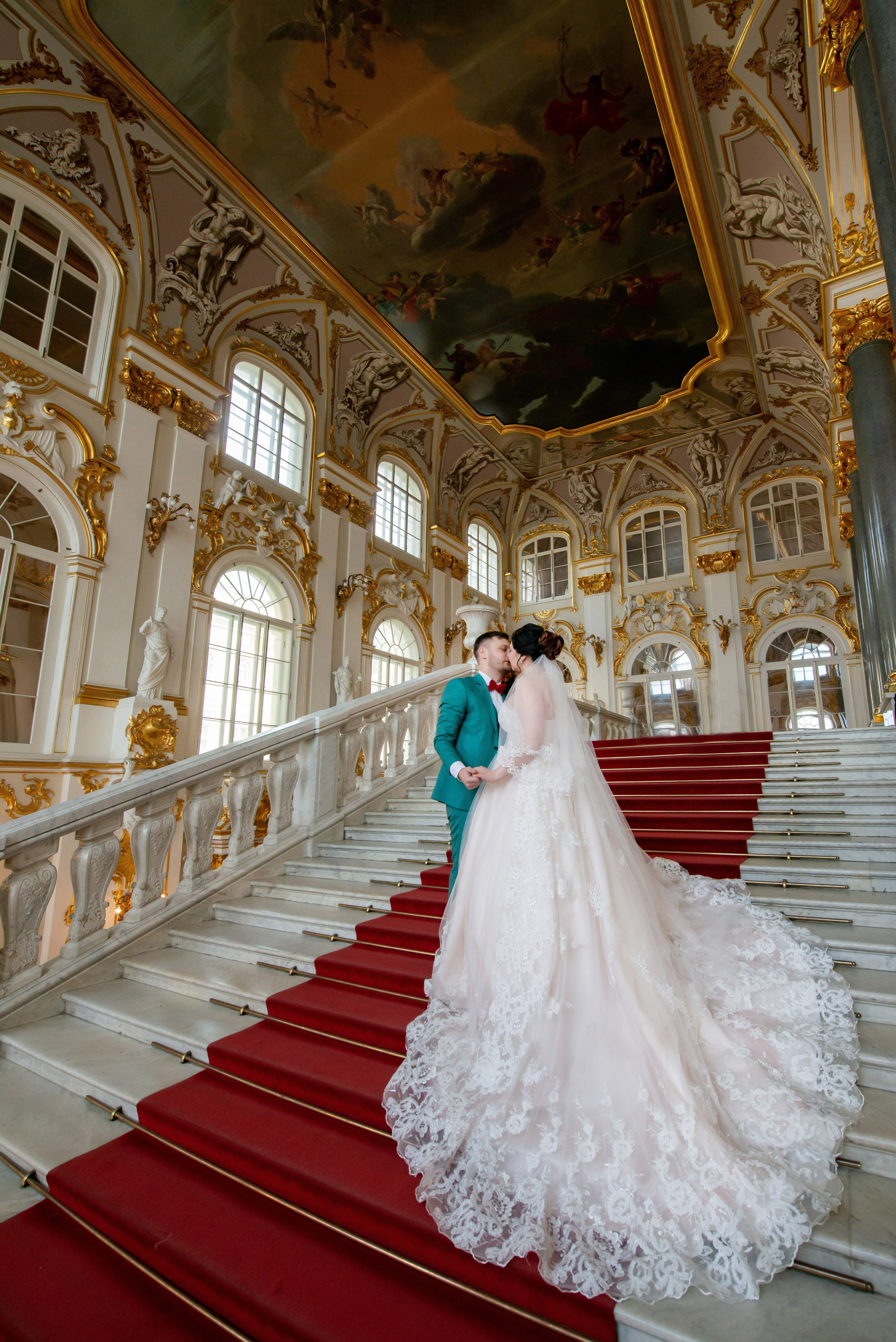 Самая красивая свадебная фотосессия в Эрмитаже. Лучшие свадебные фотографии в Эрмитажа. Портретный, семейный и свадебный фотограф в Санкт-Петербурге и в Пушкине Ширяев Денис