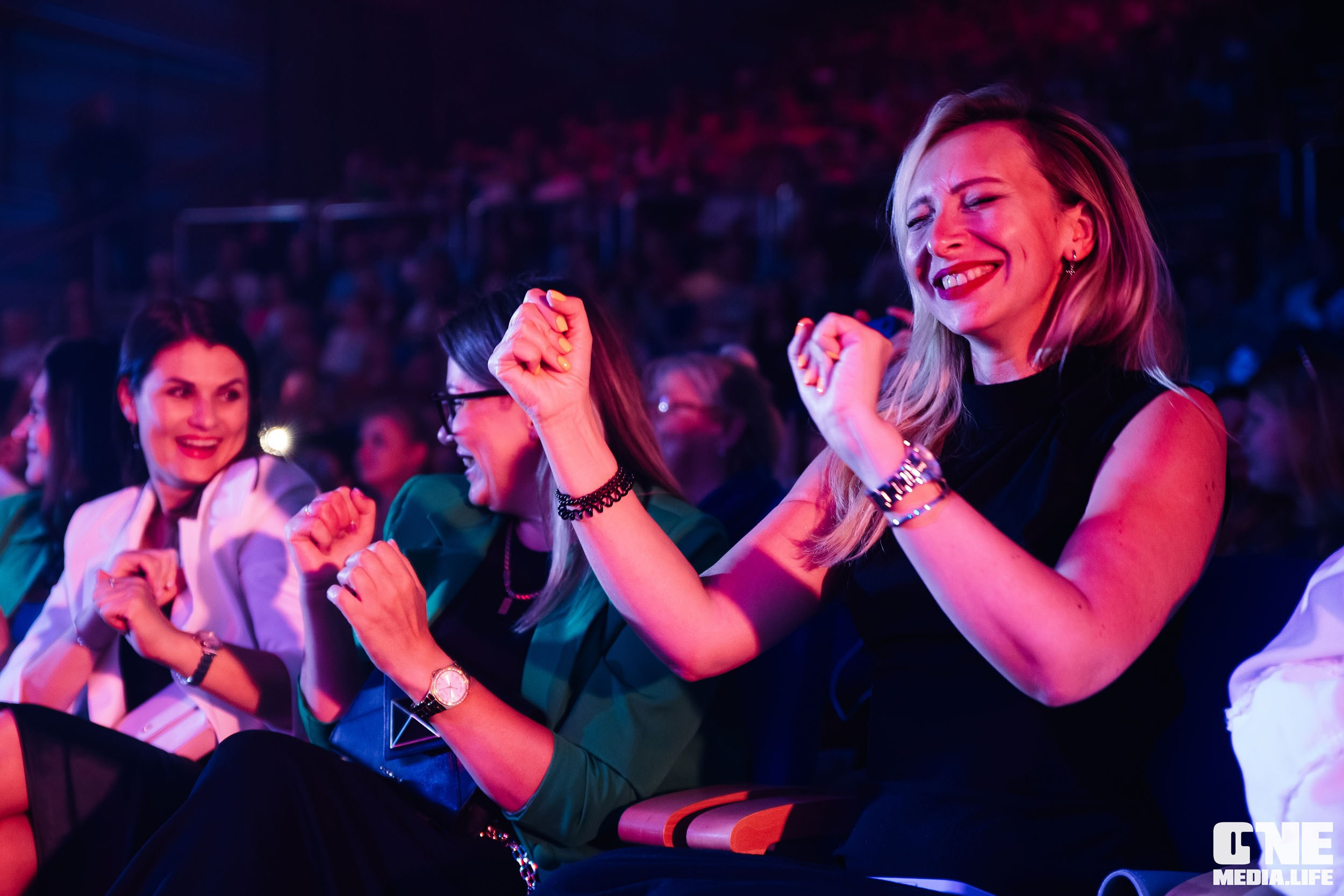 Фоторепортаж с концерта Эмина в Янтарь Холле. One Media Life: фоторепортажи, фотоотчеты с мероприятий и заведений