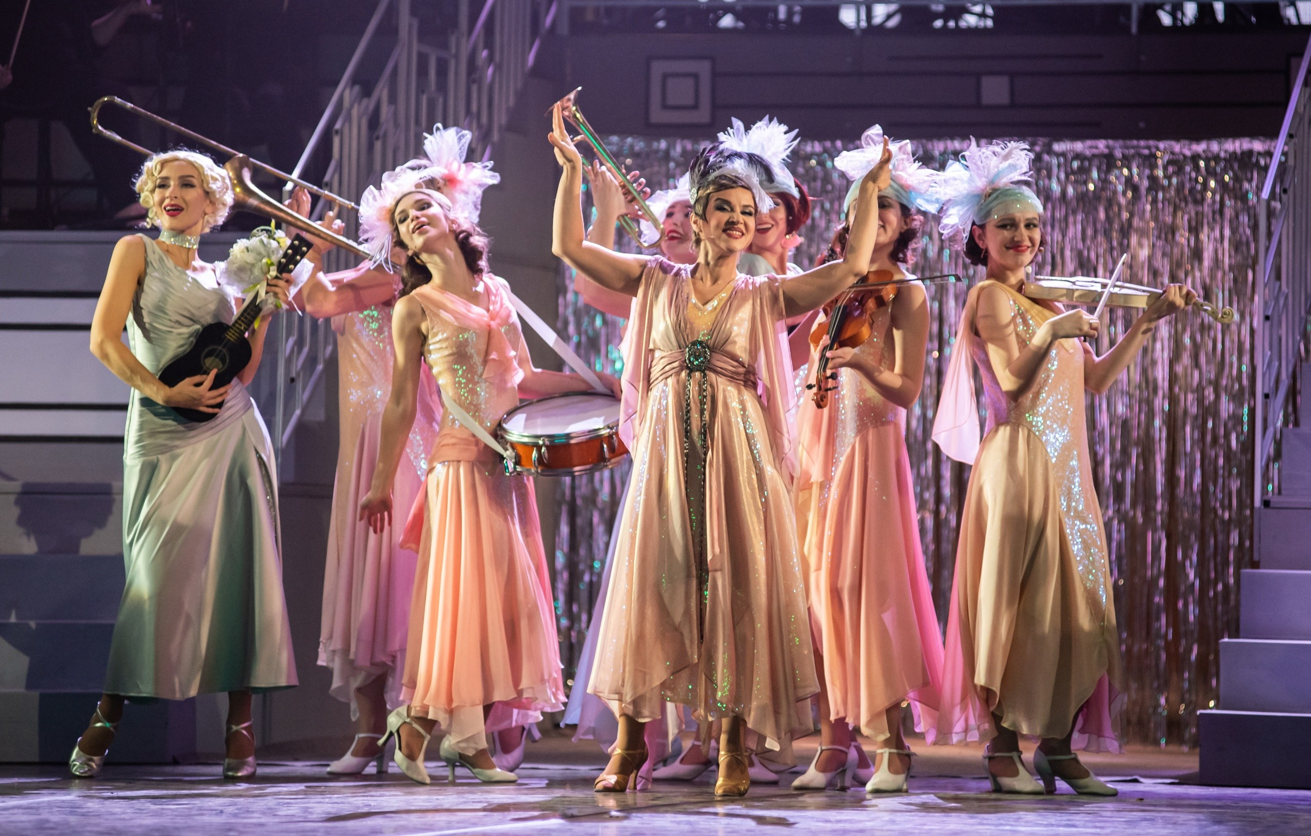 В джазе только девушки | Музыкальный театр Кузбасса