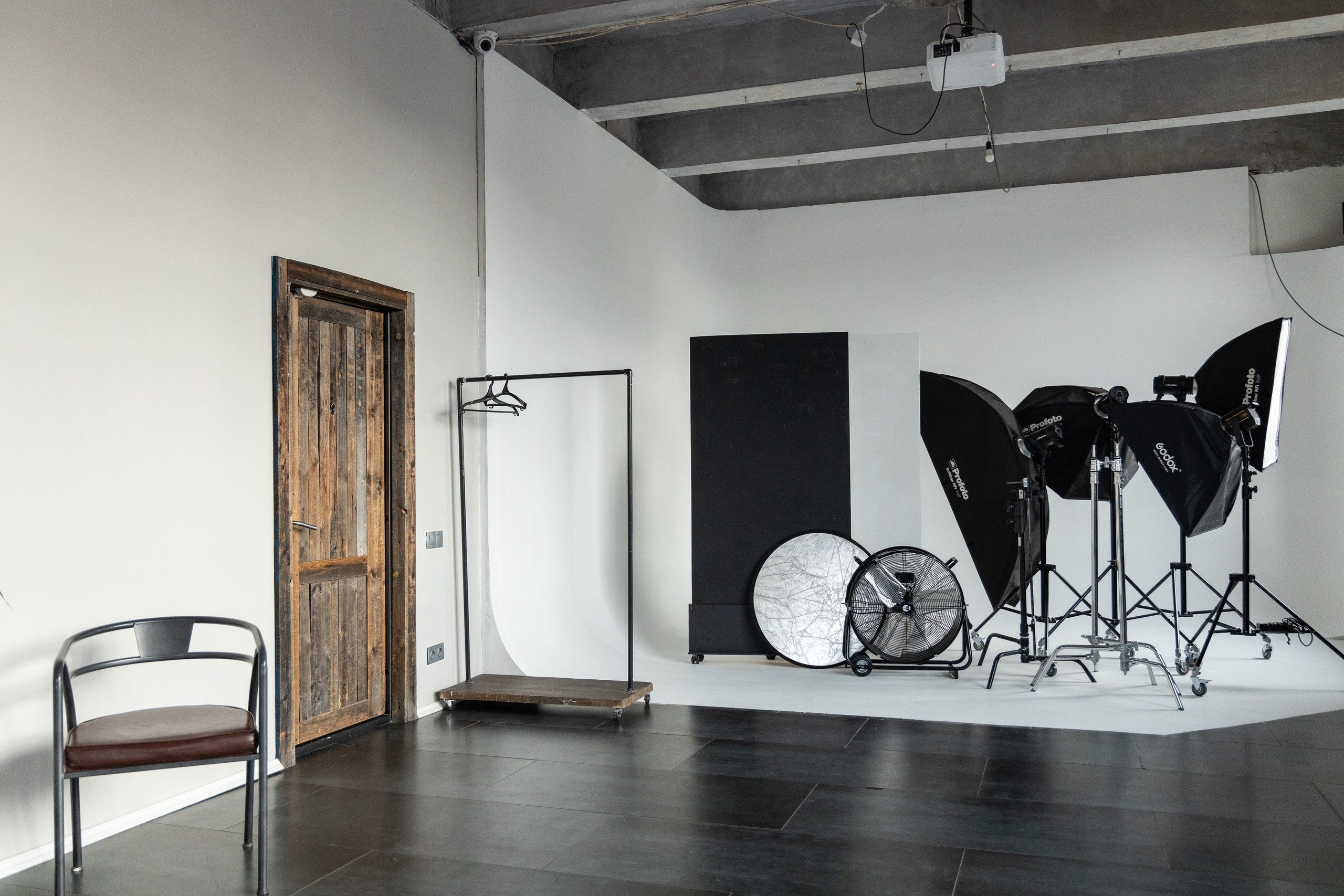 Создайте сильный визуальный контент с предметной съемкой в Красноярске.