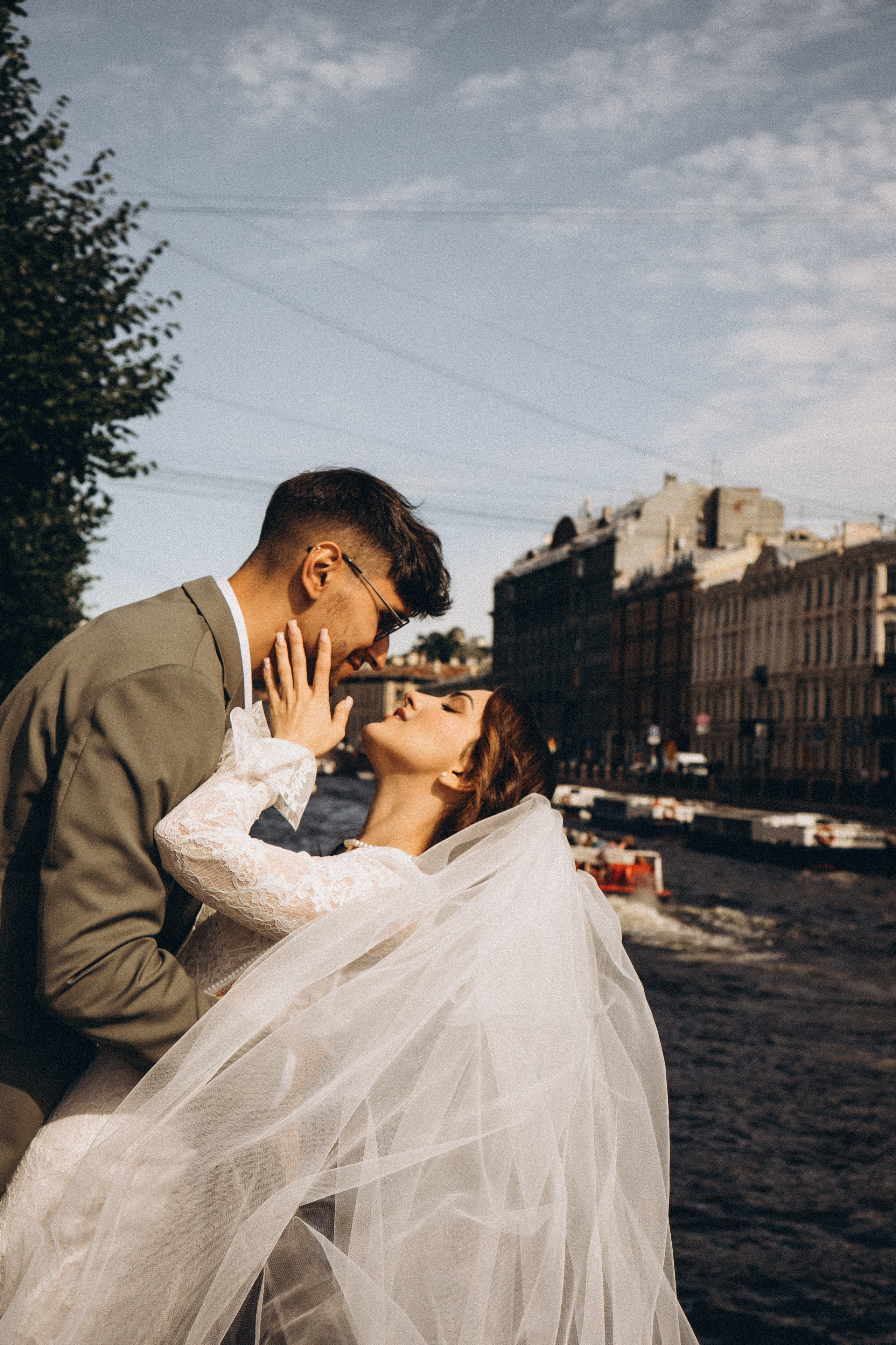 СВАДЕБНАЯ ПРОГУЛКА ВОЗЕ ИСАИКЕВСКОГО СОБОРА АСТОРИИ И ЗАКОНОДАЛЕТНОГО СОБРАНИЯ. Профессиональный фотограф, Санкт-Петербург — Виктория Богомолова