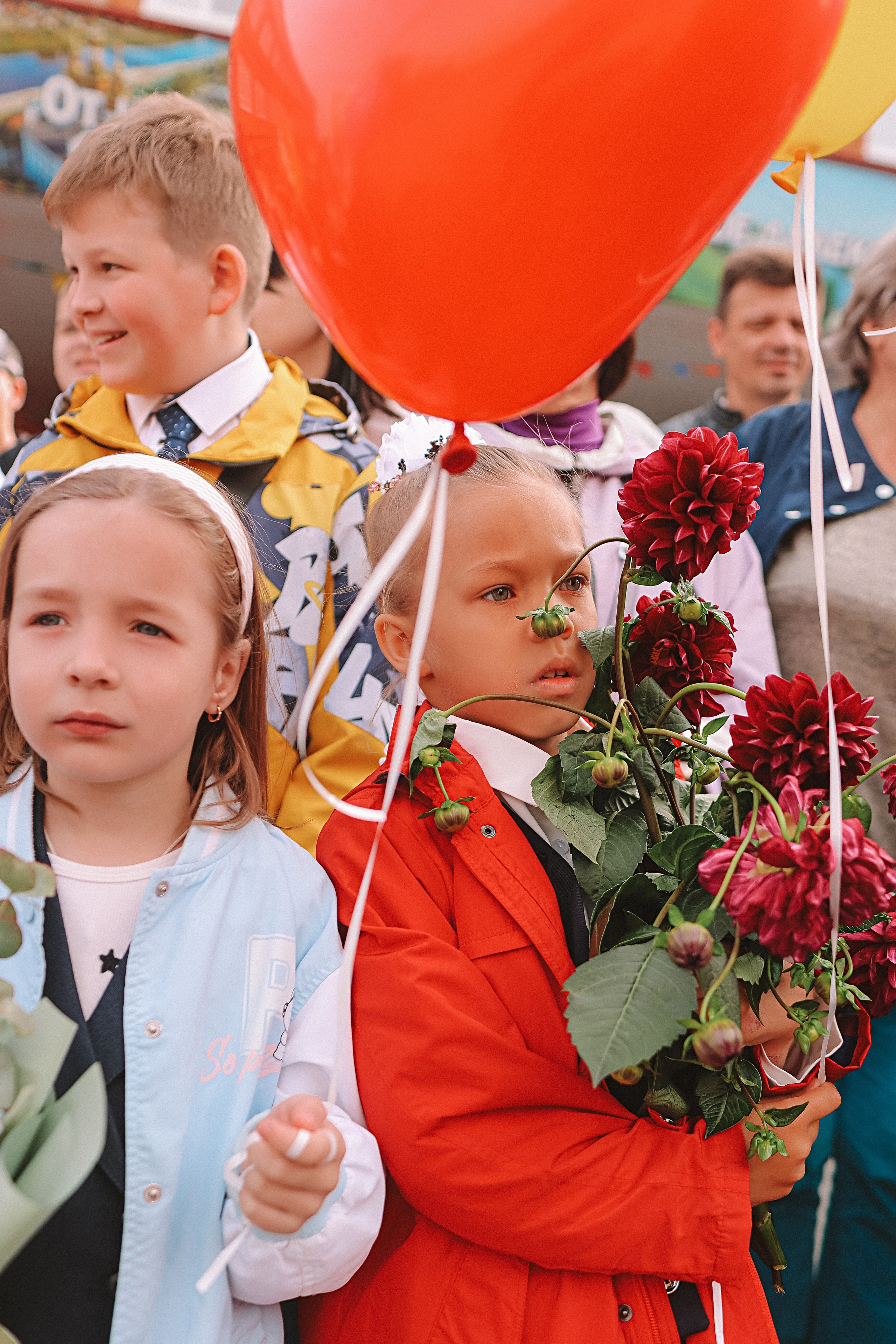 1 сентября линейка+кл час+портреты. Семейный фотограф Тюмень, фотограф на роды Салмина Мария