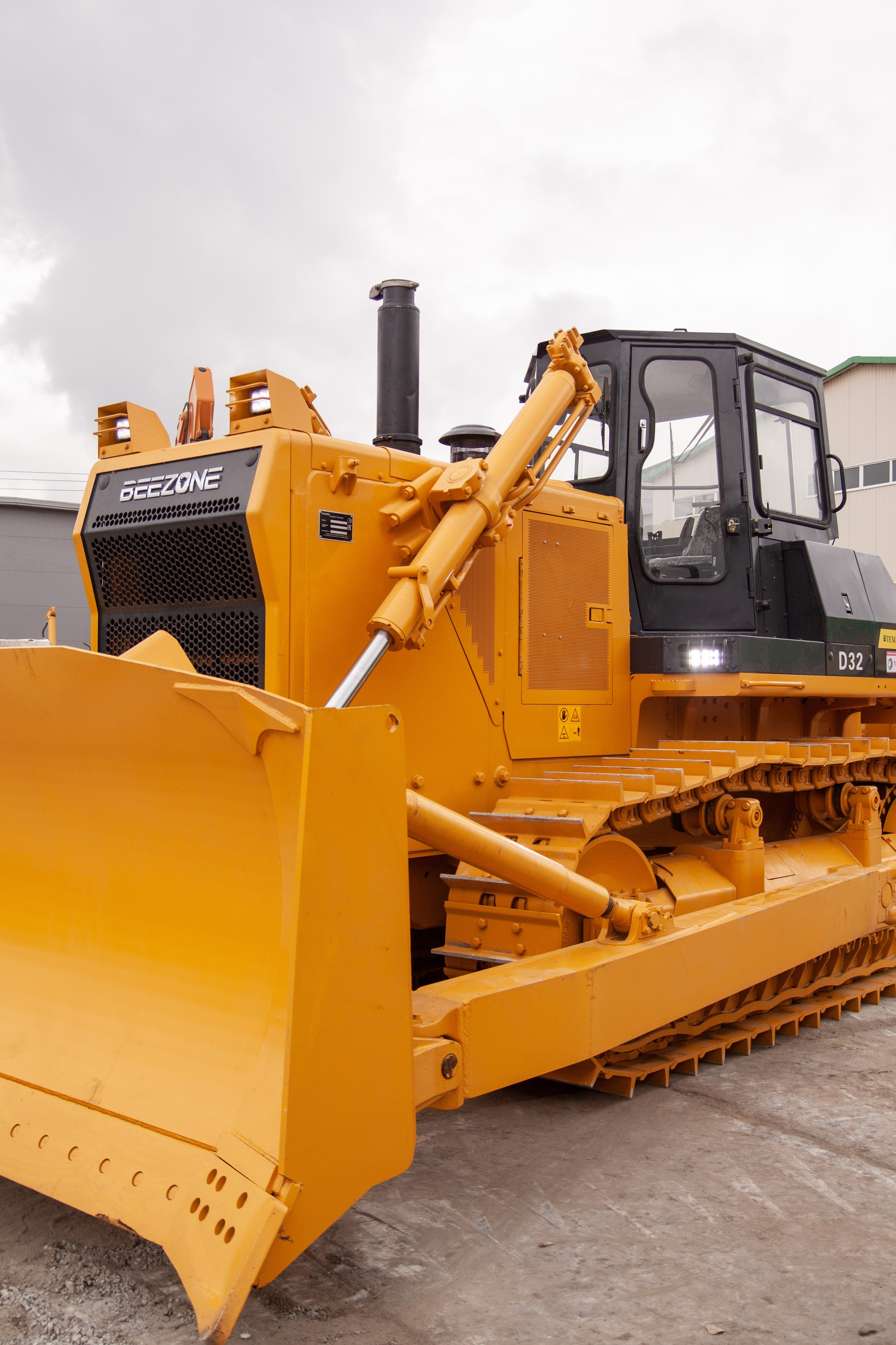 Фото бульдозеры D32-5. Продажа и обслуживание грузовой техники и спецтехники в г. Новосибирск компания СТИ