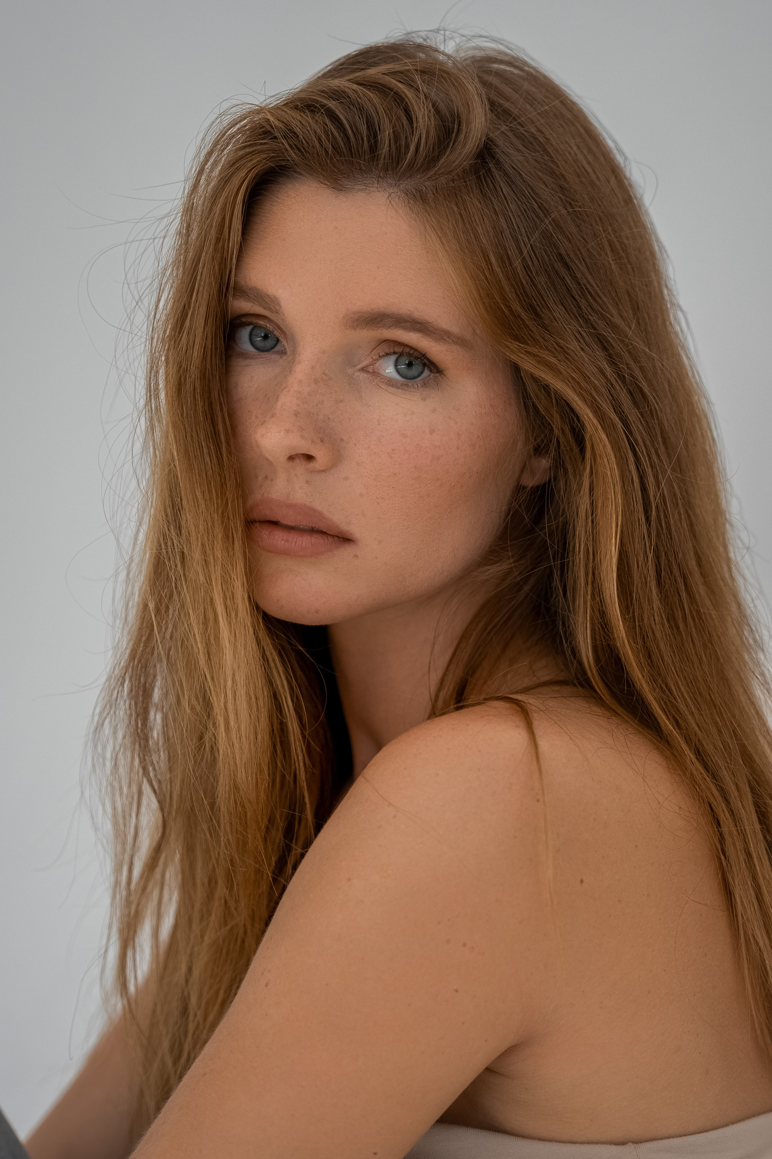 Татьяна, 42-44 р-р, 175 см. KED Production — продакшн из СПб. Создаём фото, видео и контент, который помогает брендам и селлерам продавать больше