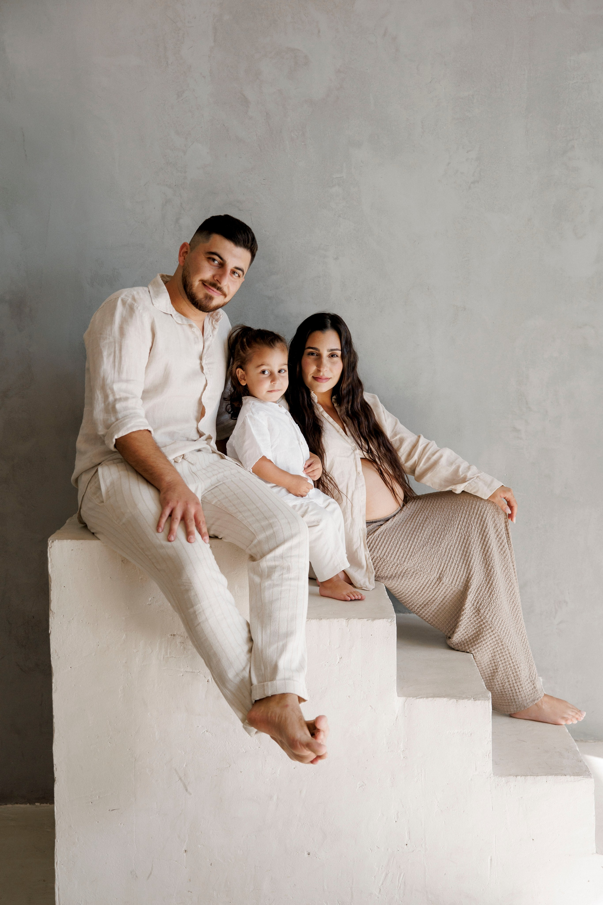 Pregnancy photoshoot inside the Grey Studio. Главная