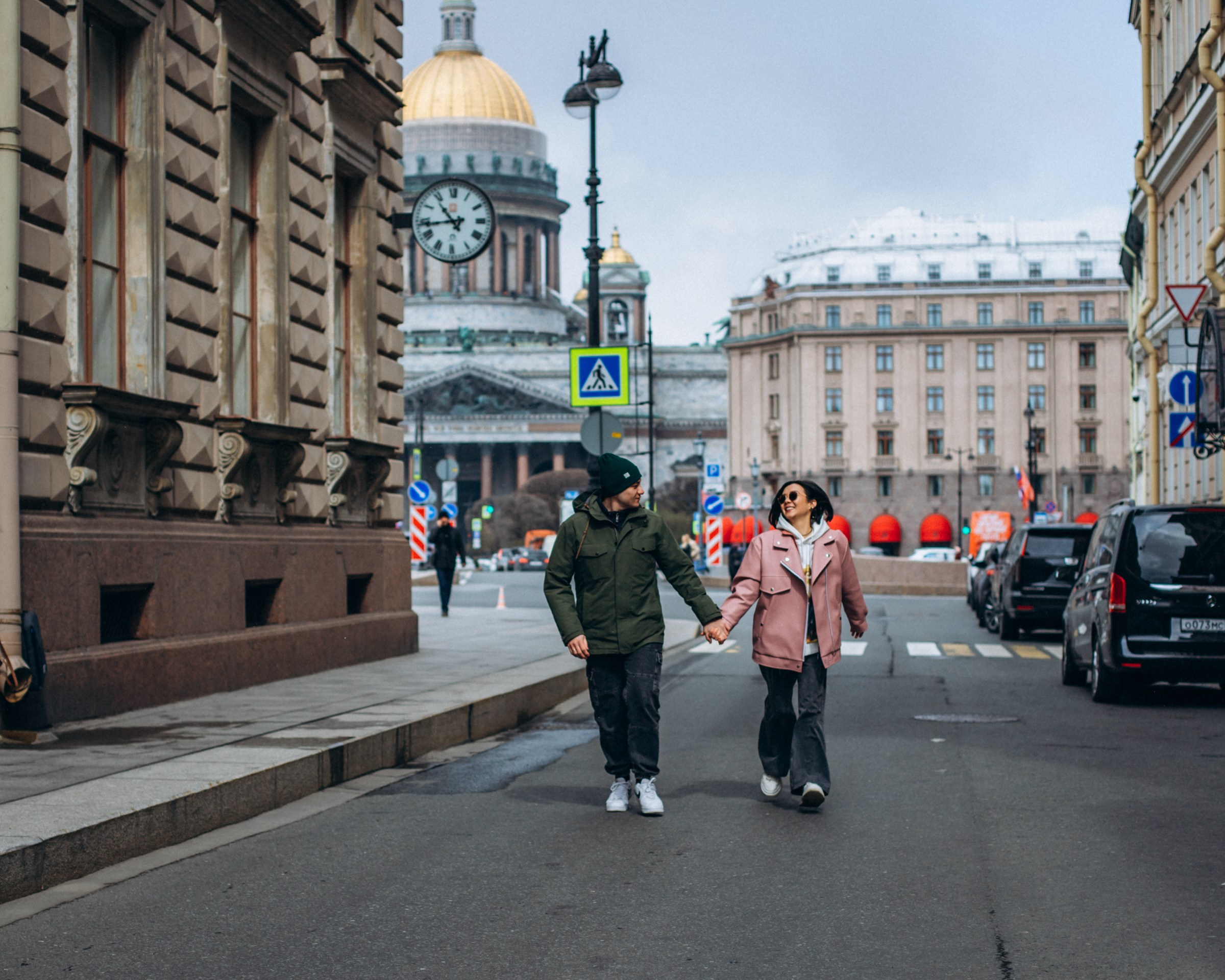Максим и Катерина в мае. Фотопрогулка в Петербурге. Индивидуальный и семейный фотограф в Санкт-Петербурге