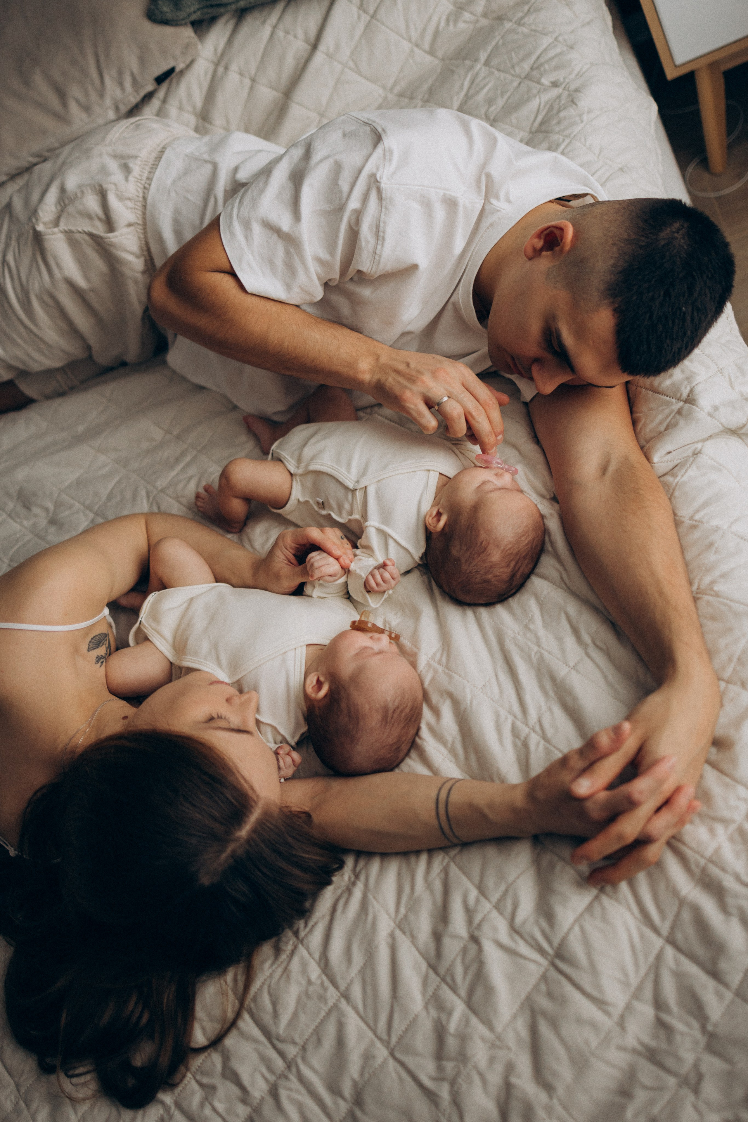 Семейная фотосессия с новорожденным, фотосессия новорожденного, ньюборн, фотосессия ньюборн, ньюборн лайфстайл, фотосессия новорожденного дома, фотограф новорожденных