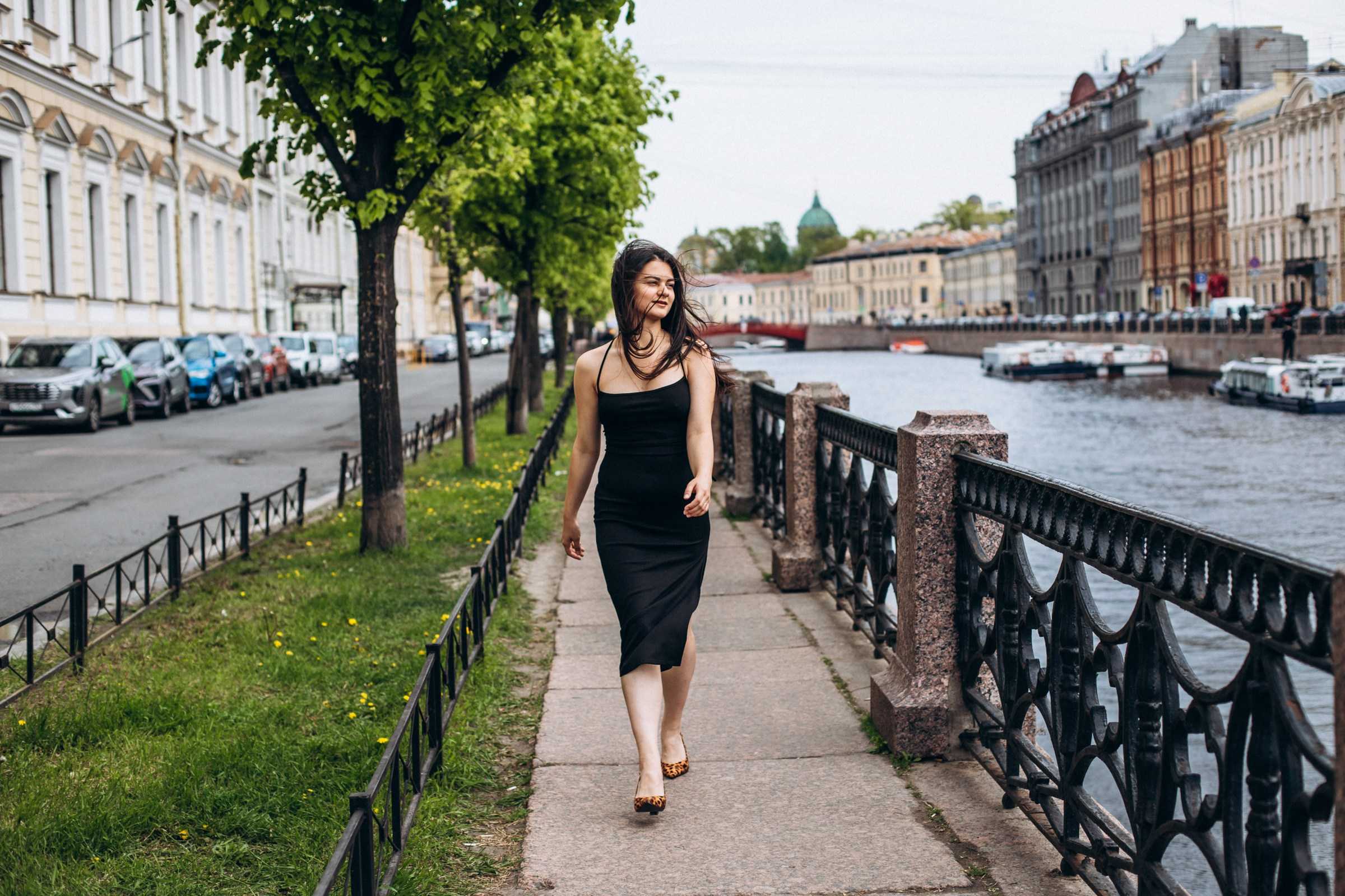 Валерия в мае. Фотопрогулка в Петербурге. Индивидуальный и семейный фотограф в Санкт-Петербурге
