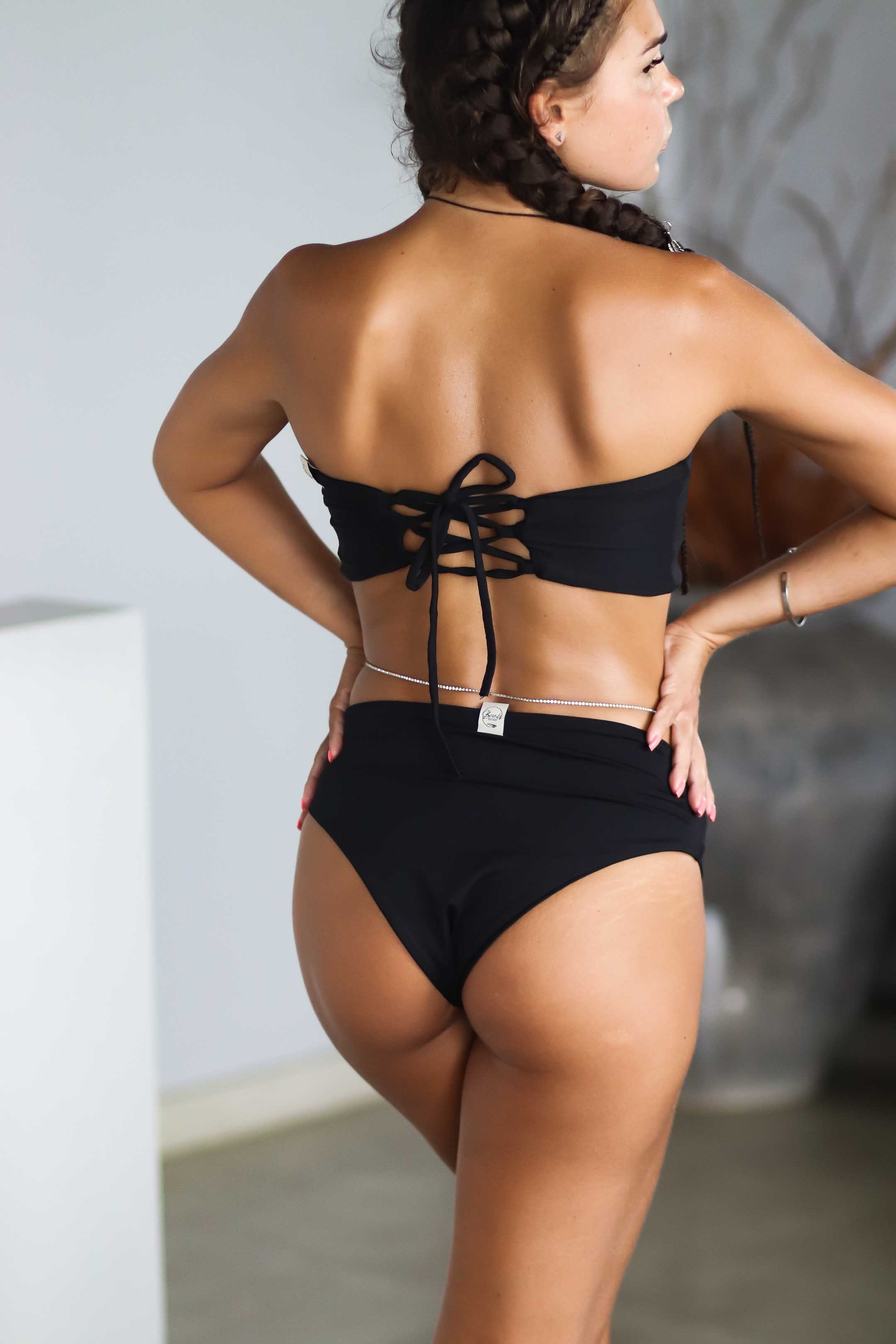 Коллекция купальников бикини. Фотограф на Шри-Ланке