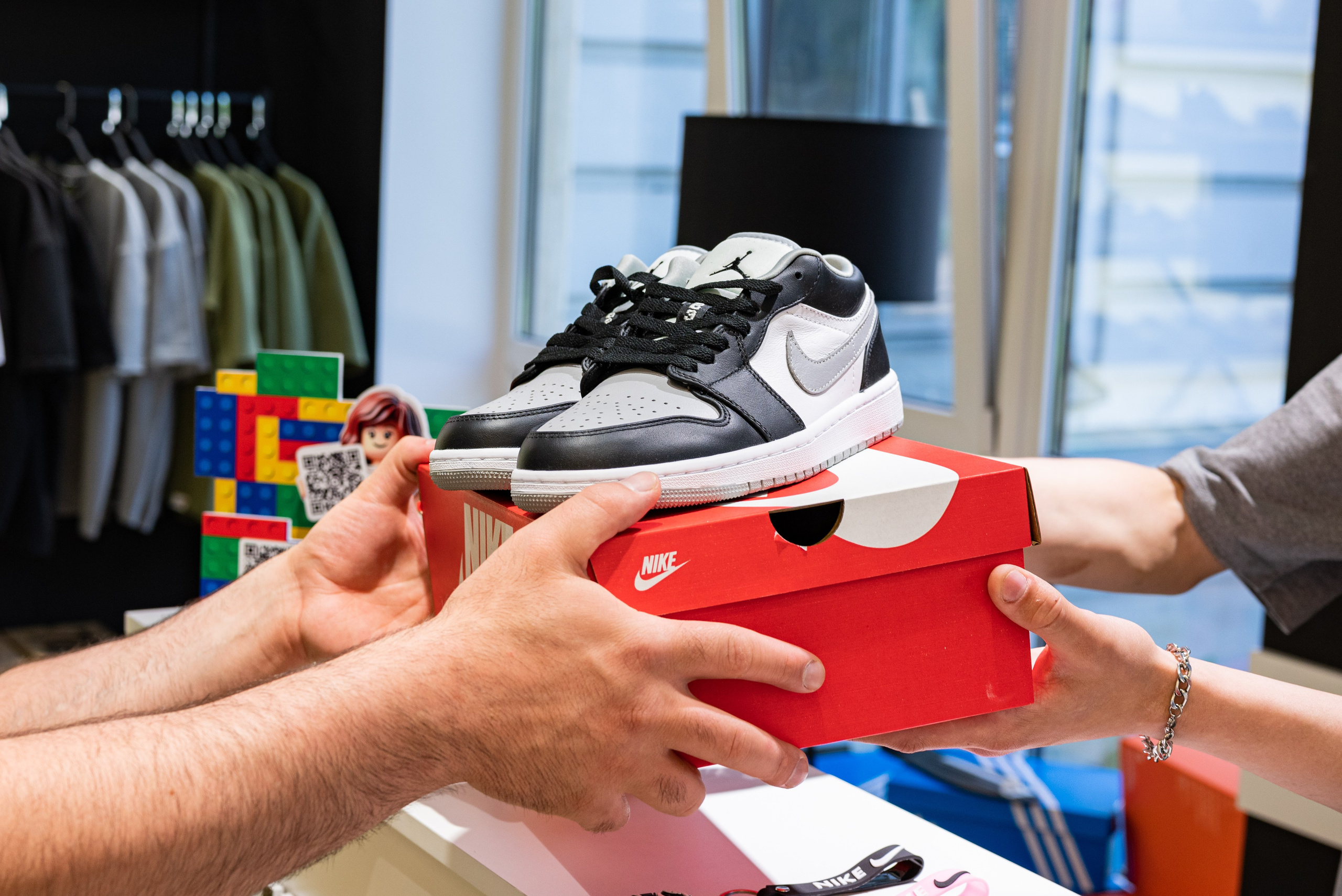 Магазин кроссовок. Предметный фотограф, фото для маркетплейсов Пятигорск, КМВ